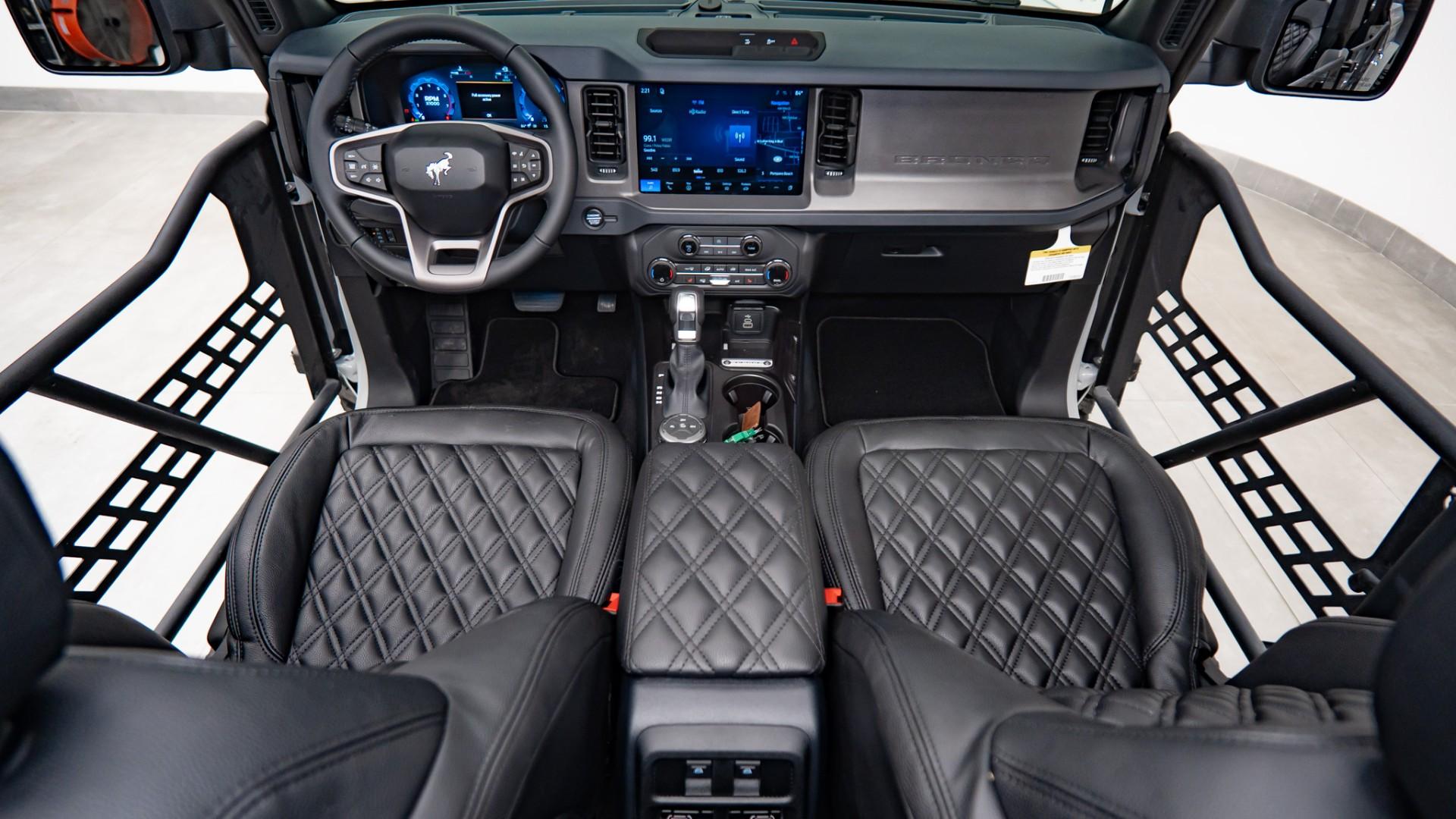 2026 FORD BRONCO 4X4 in Avalanche Gray, photo 2 of 60