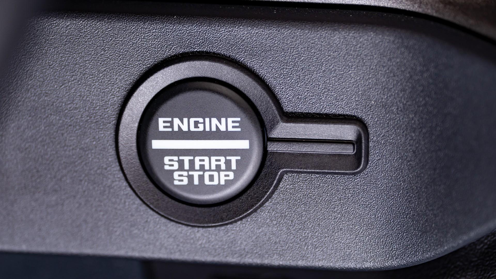 2026 FORD BRONCO 4X4 in Avalanche Gray, photo 20 of 60
