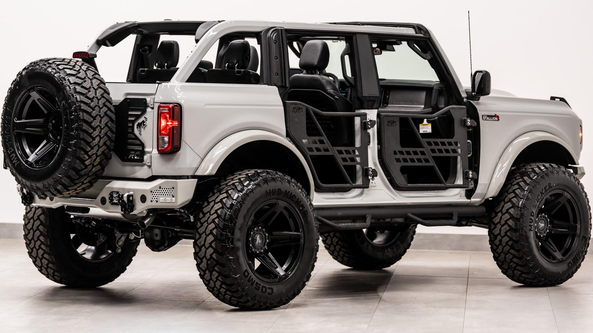 2026 FORD BRONCO 4X4 in Avalanche Gray, photo 13 of 60