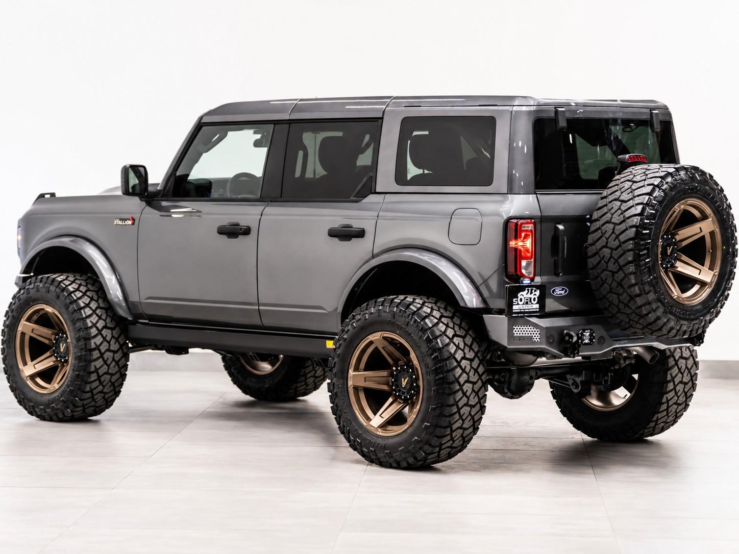 2026 FORD BRONCO 4X4 in Carbonized Gray Metallic, photo 11 of 57