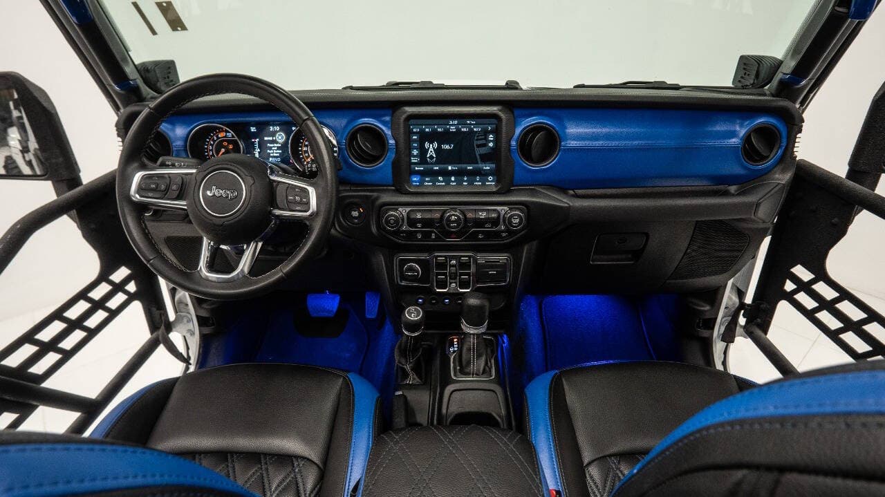 2022 JEEP WRANGLER 4X4 in White, photo 2 of 33