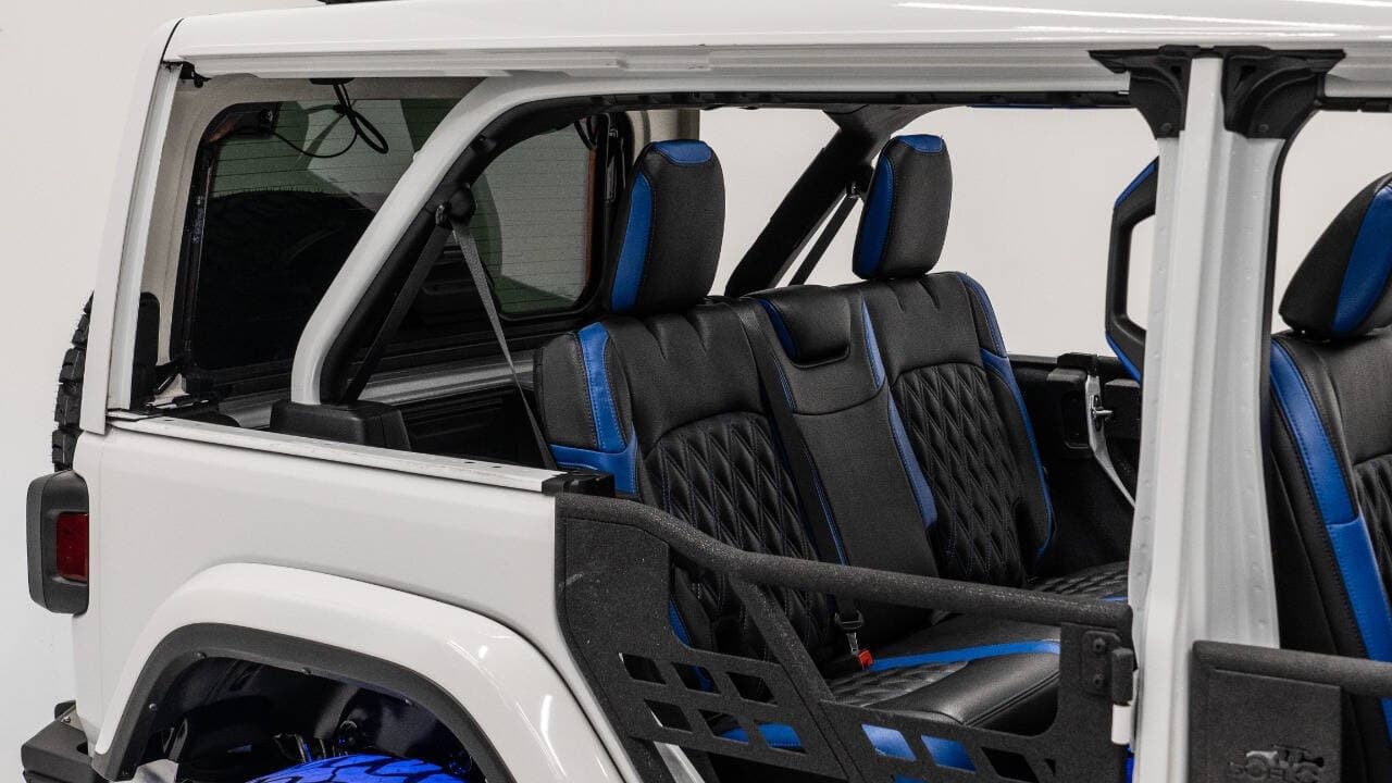 2022 JEEP WRANGLER 4X4 in White, photo 3 of 33