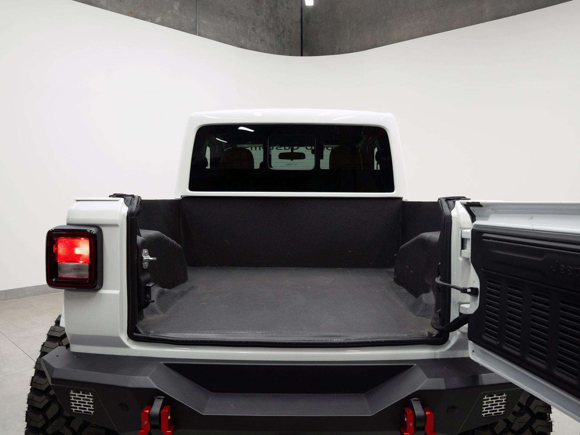 2026 JEEP WRANGLER 4X4 in Bright White Clearcoat, photo 23 of 55