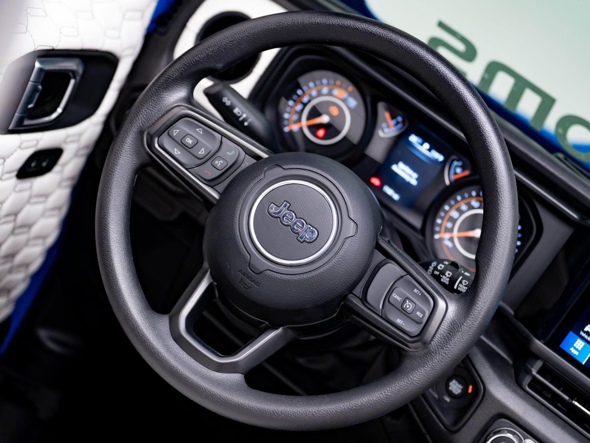 2025 APOCALYPSE SPEEDSTER in Pepsi Blue, photo 18 of 60