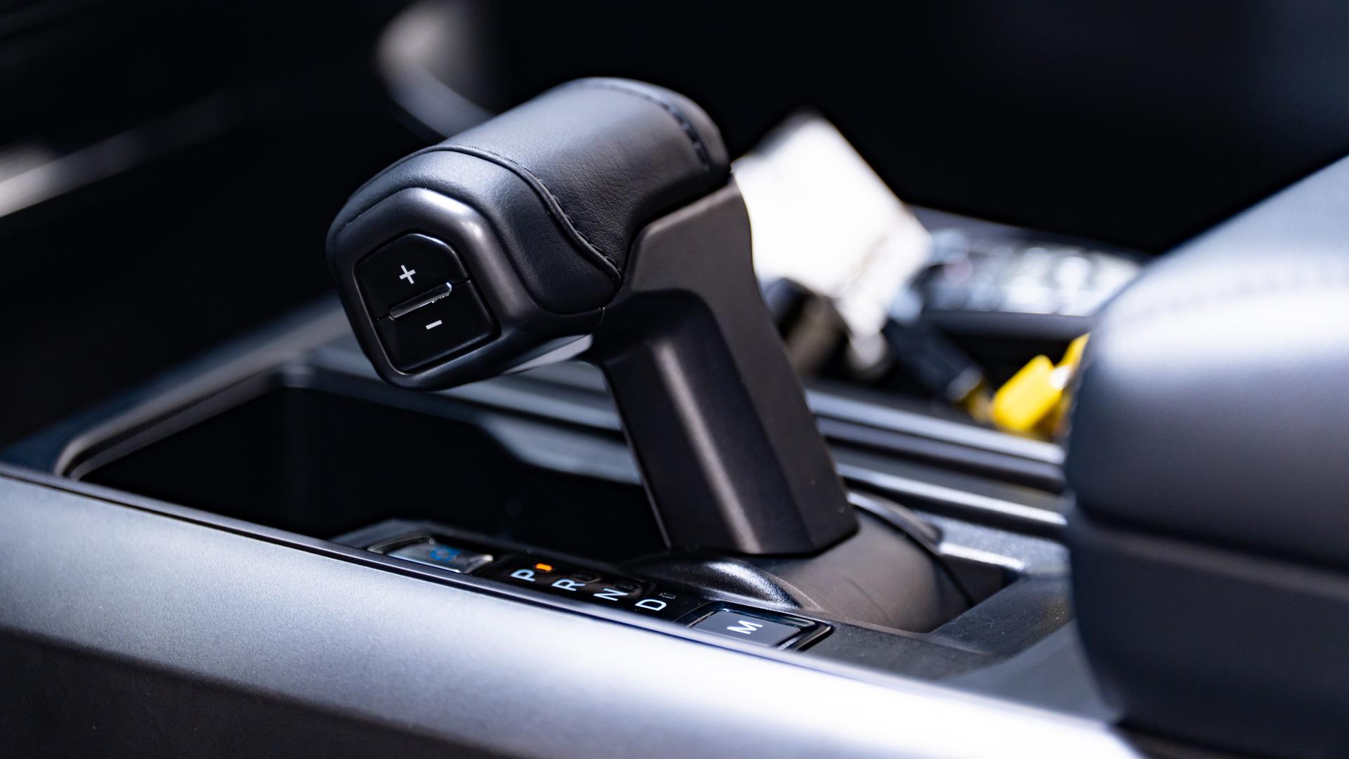 2025 FORD F-150 LARIAT in Agate Black Metallic, photo 38 of 57