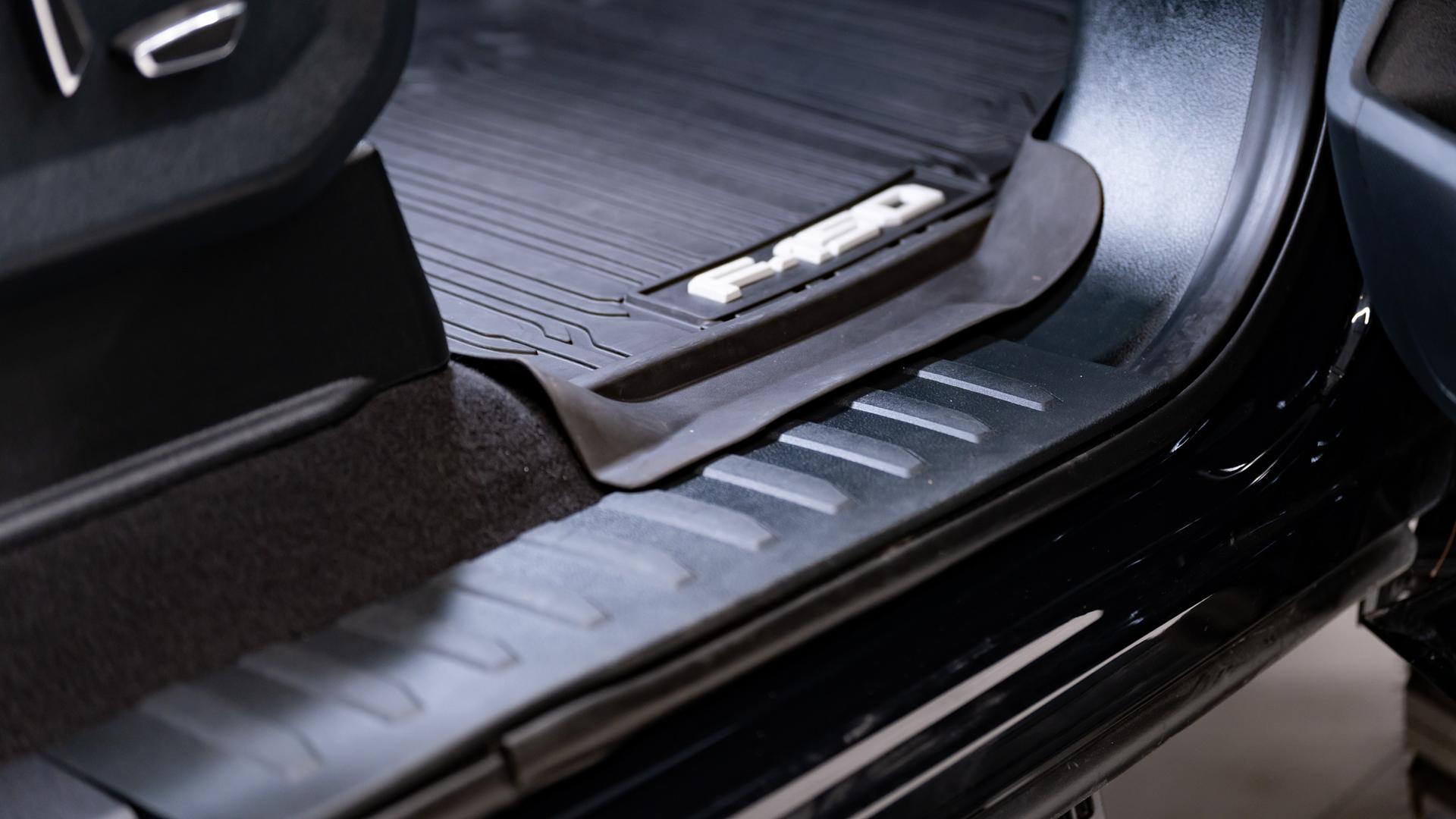 2025 FORD F-150 LARIAT in Agate Black Metallic, photo 24 of 57