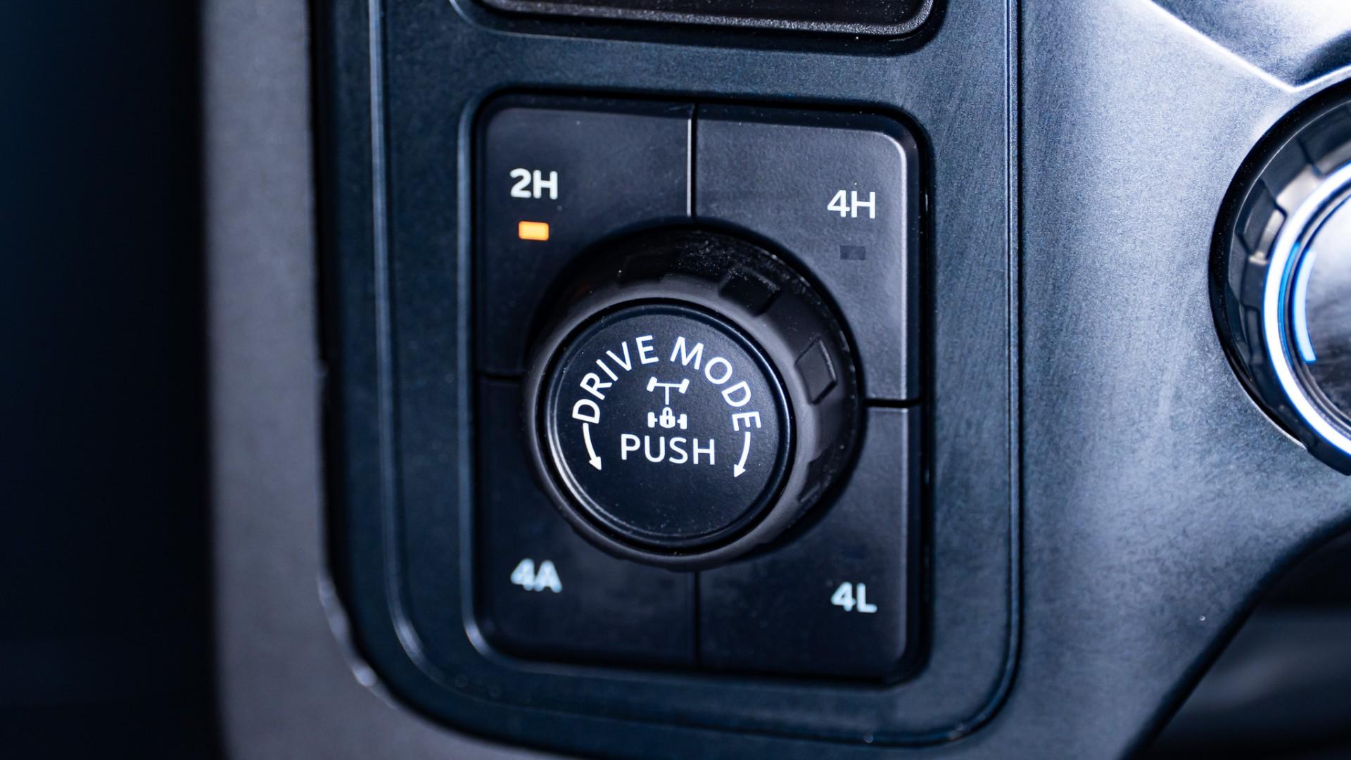 2025 FORD F-150 LARIAT in Agate Black Metallic, photo 40 of 57