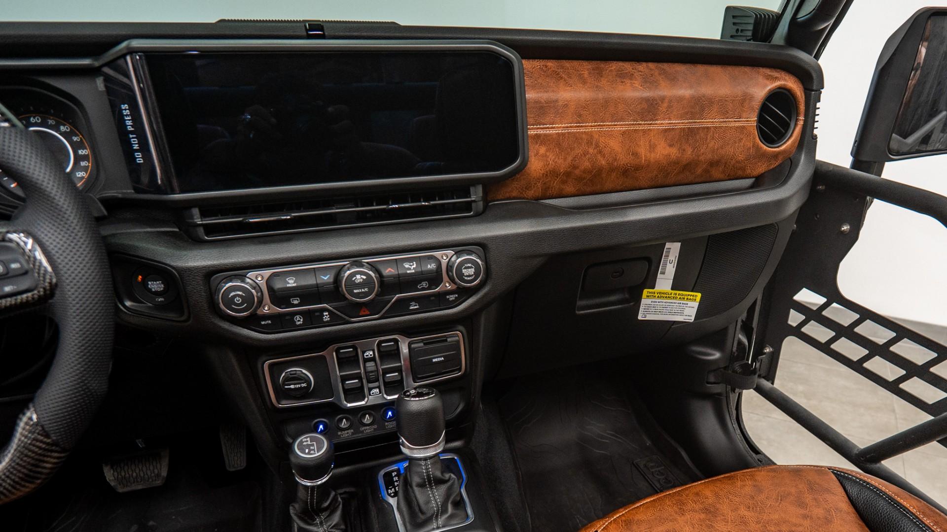2026 JEEP GLADIATOR in Black, photo 35 of 60