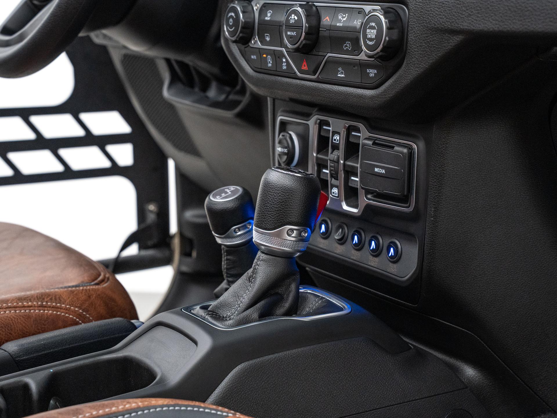 2026 JEEP GLADIATOR 4X4 in Tan, photo 47 of 59