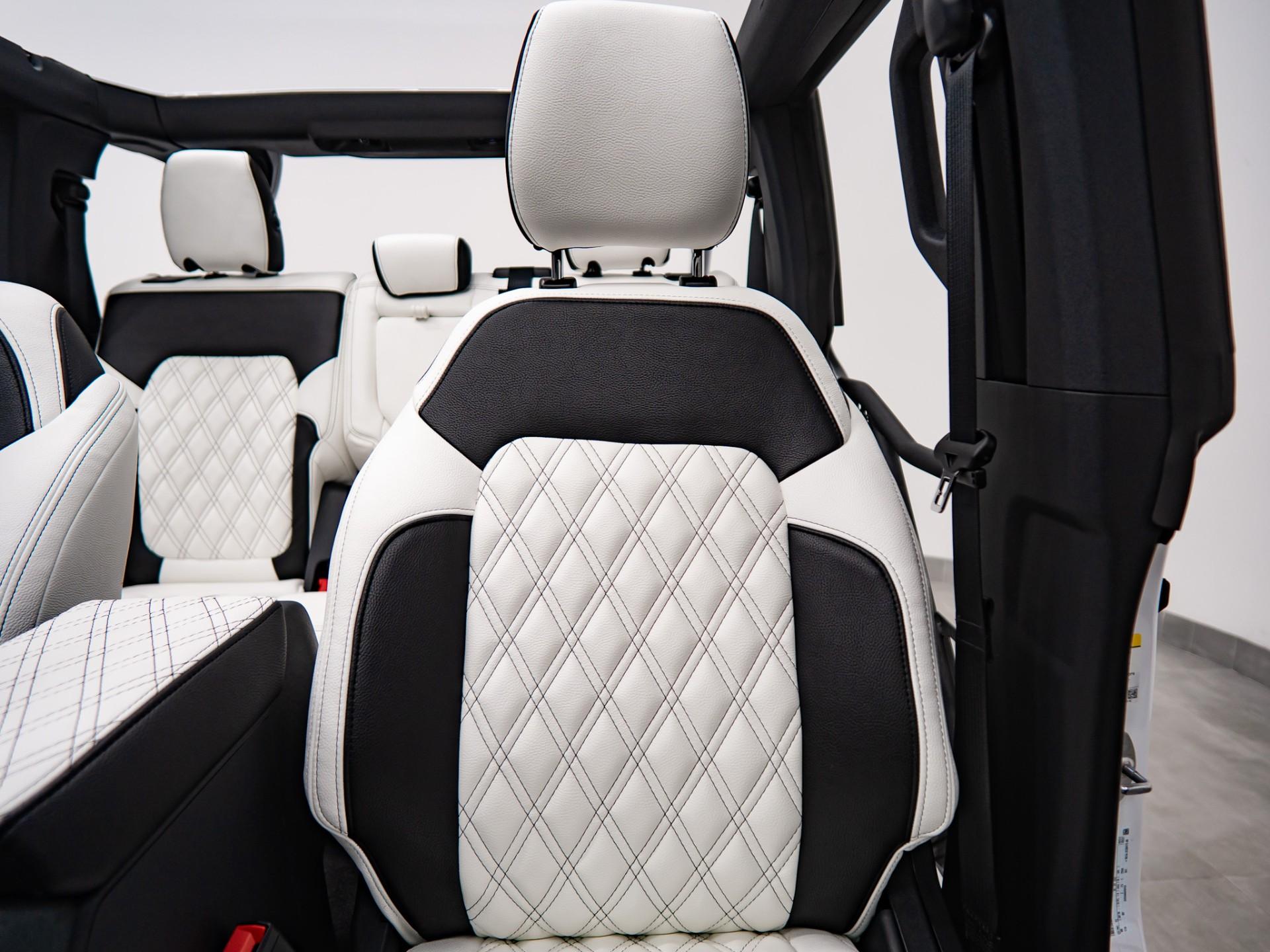 2026 FORD BRONCO 4X4 in Oxford White, photo 30 of 52