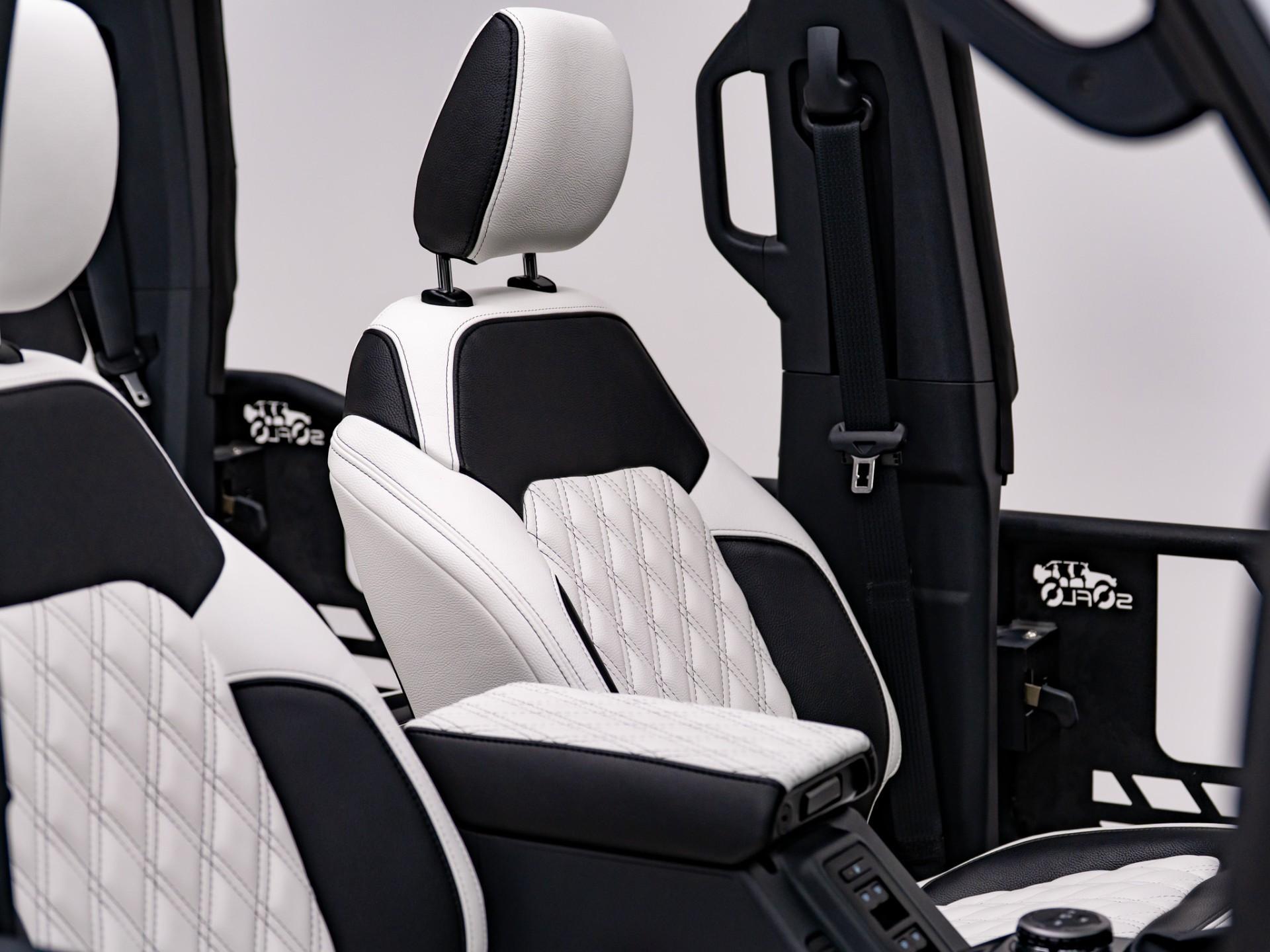 2026 FORD BRONCO 4X4 in Oxford White, photo 35 of 52