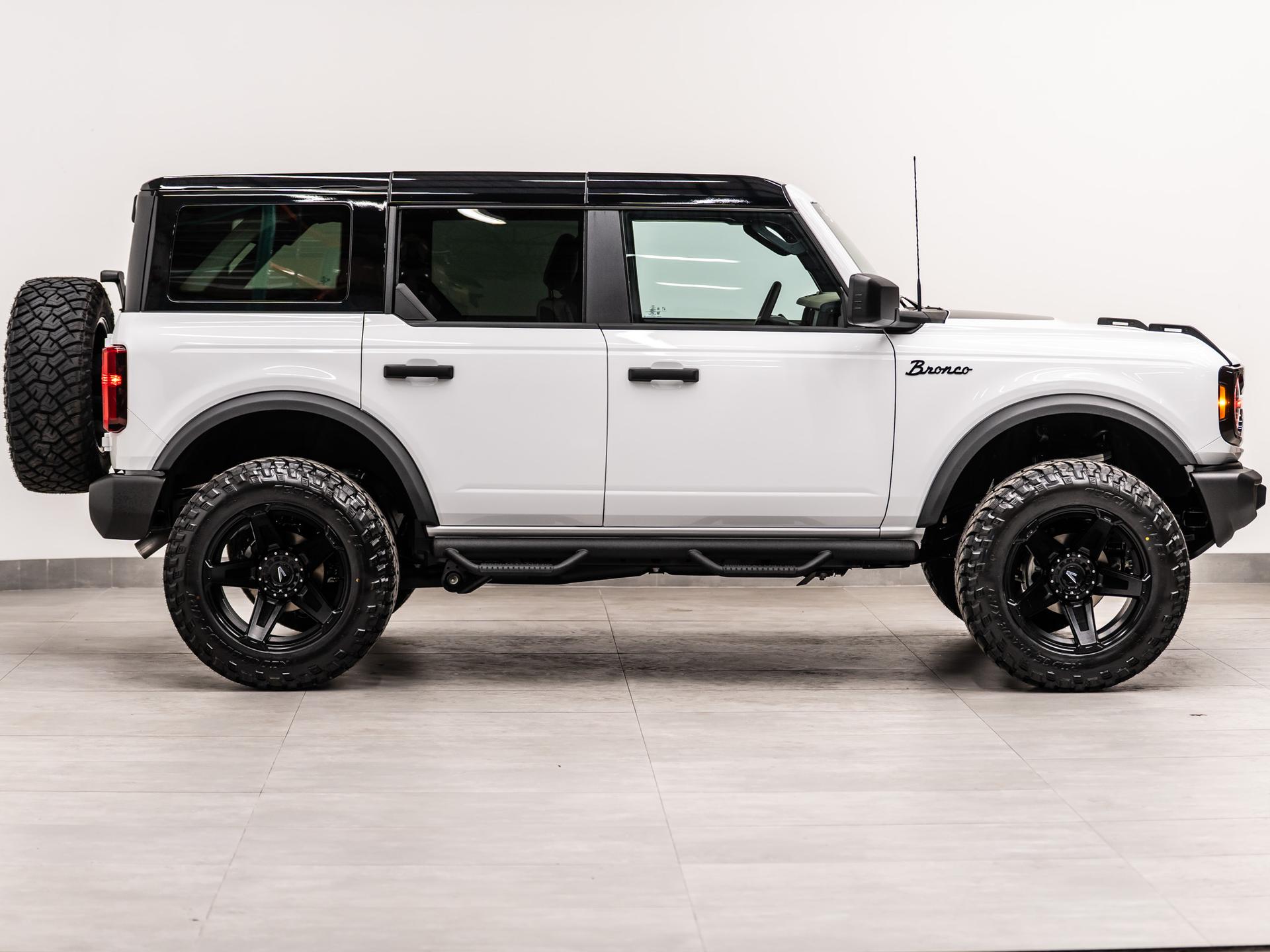 2026 FORD BRONCO 4X4 in Oxford White, photo 7 of 52