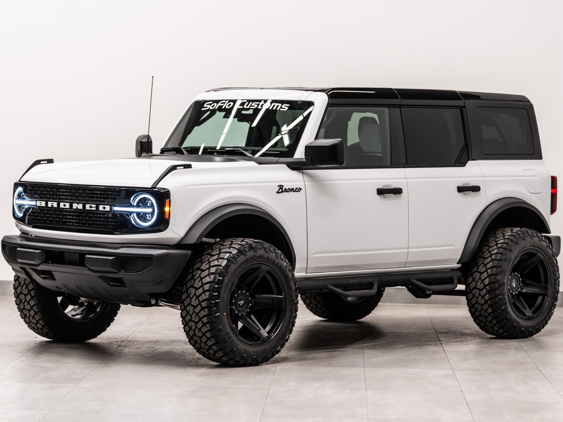 2026 FORD BRONCO 4X4 in Oxford White, photo 2 of 52