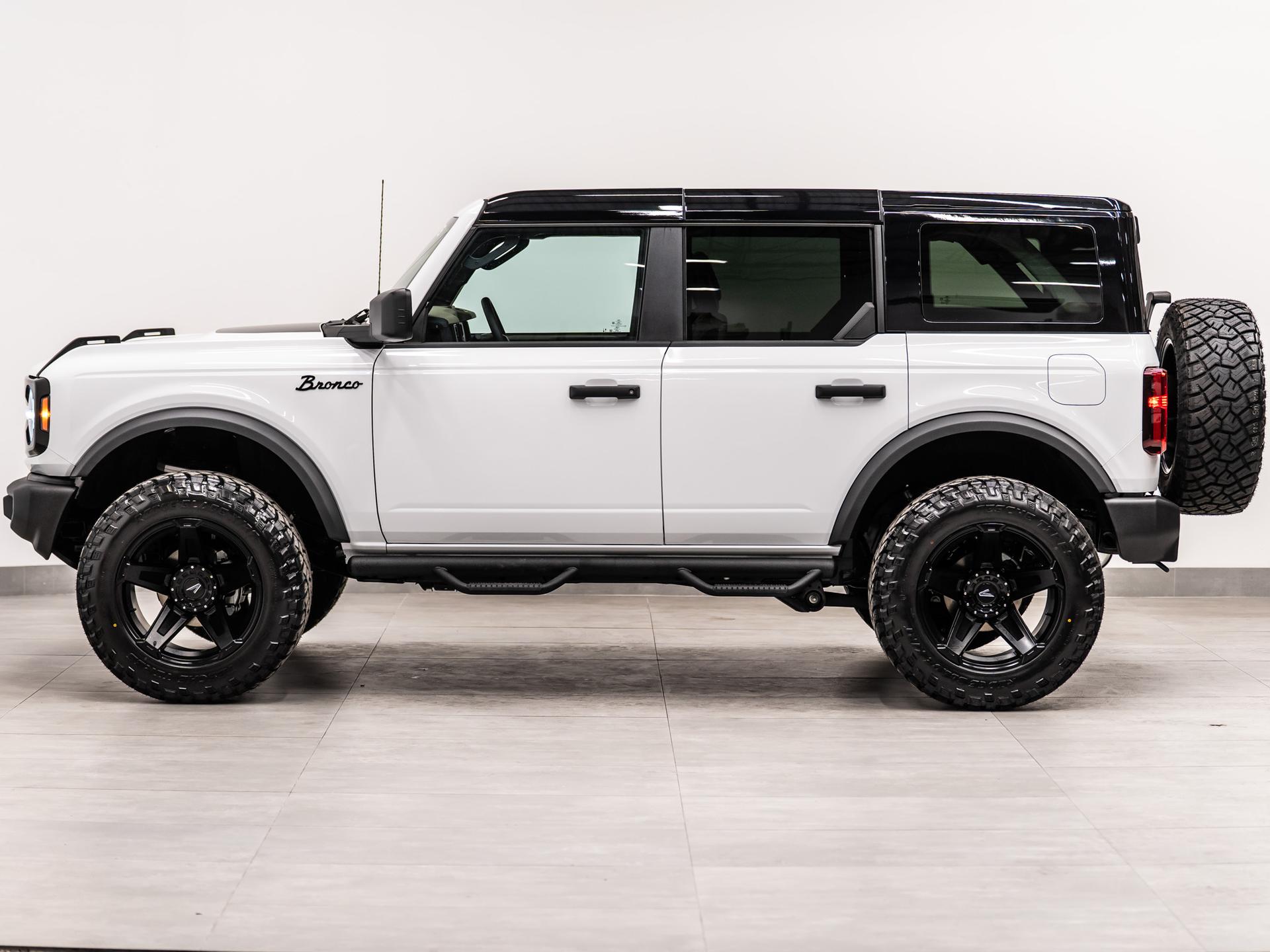 2026 FORD BRONCO 4X4 in Oxford White, photo 11 of 52