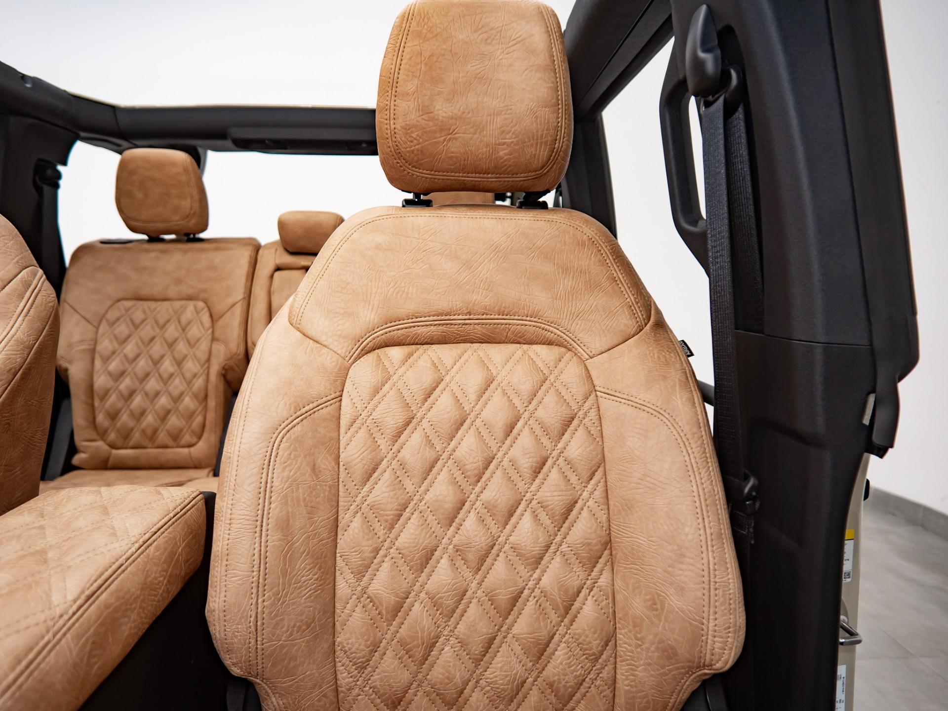 2026 FORD BRONCO 4X4 in Tan, photo 25 of 54