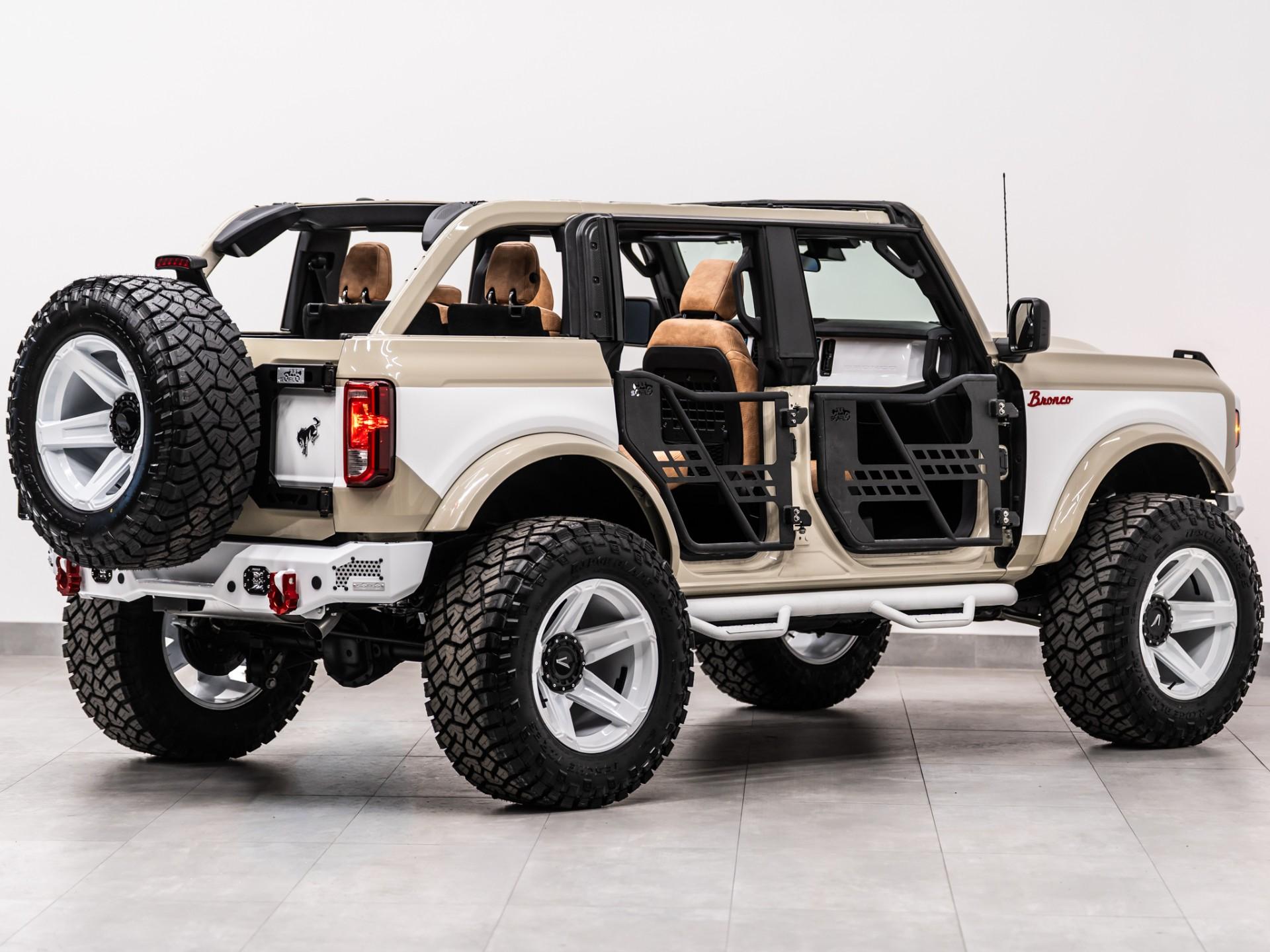 2026 FORD BRONCO 4X4 in Tan, photo 14 of 54