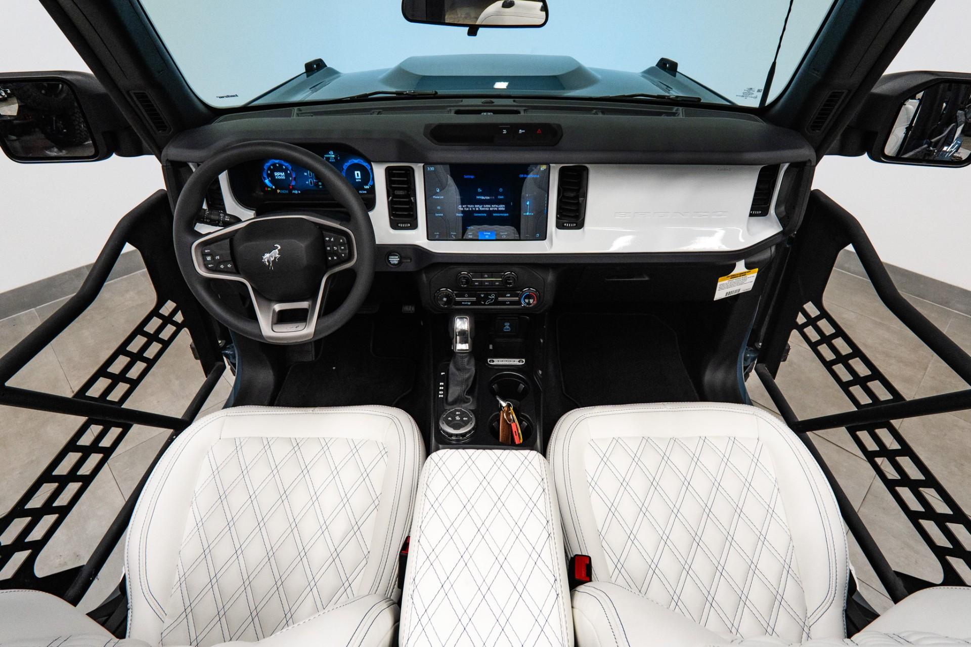 2026 FORD BRONCO 4X4 in Azure Gray Metallic Tri-coat, photo 4 of 5