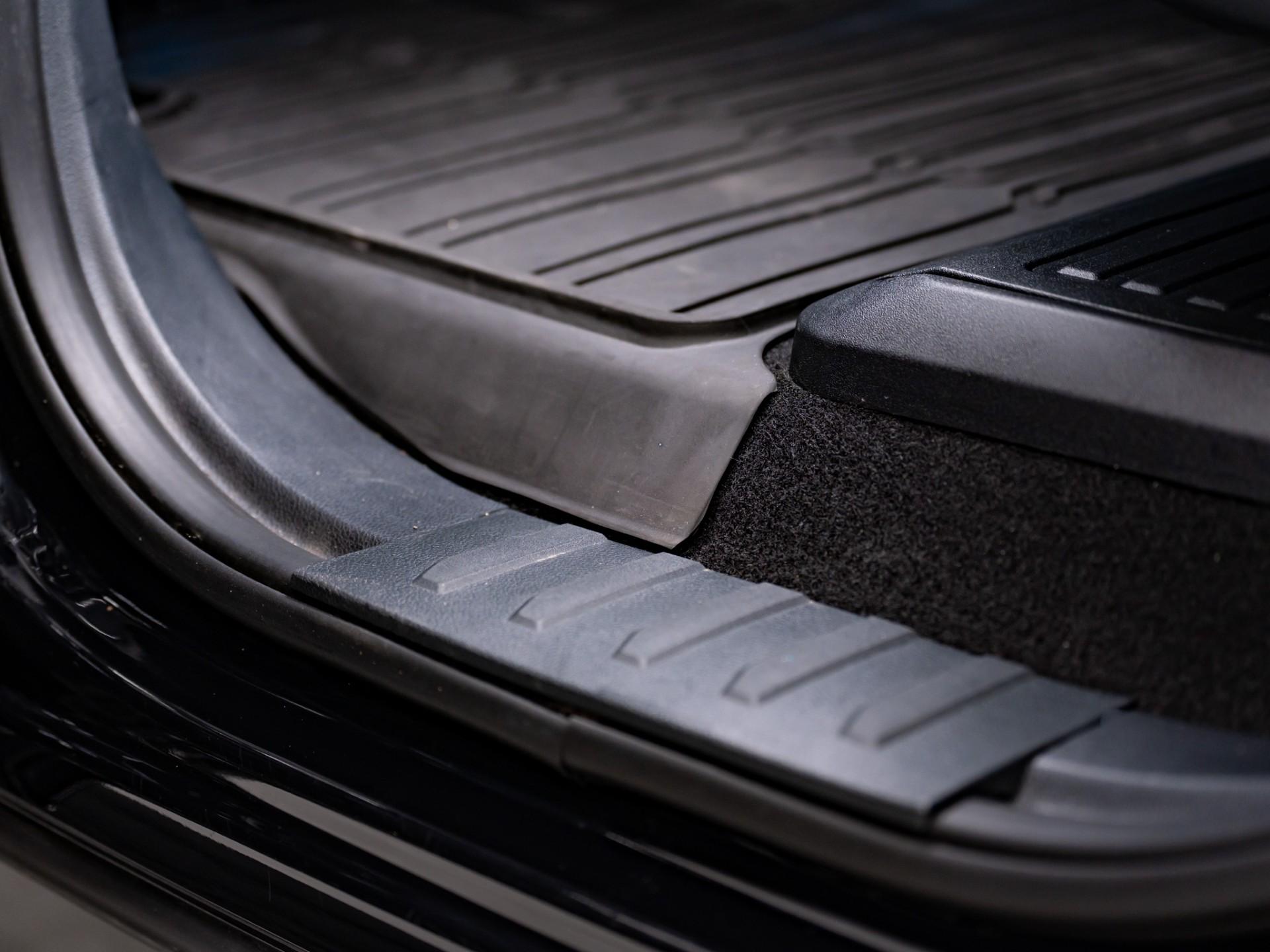 2024 FORD F-150 LARIAT in Agate Black Metallic, photo 31 of 52