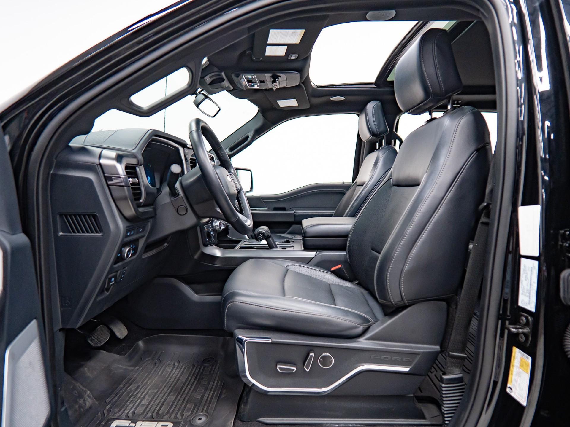 2024 FORD F-150 LARIAT in Agate Black Metallic, photo 30 of 52
