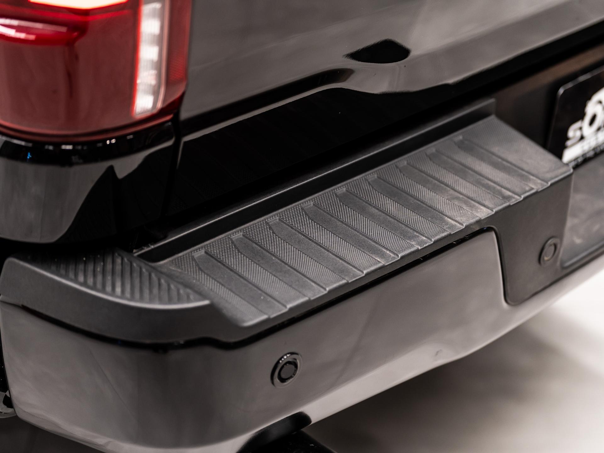 2024 FORD F-150 LARIAT in Agate Black Metallic, photo 12 of 52