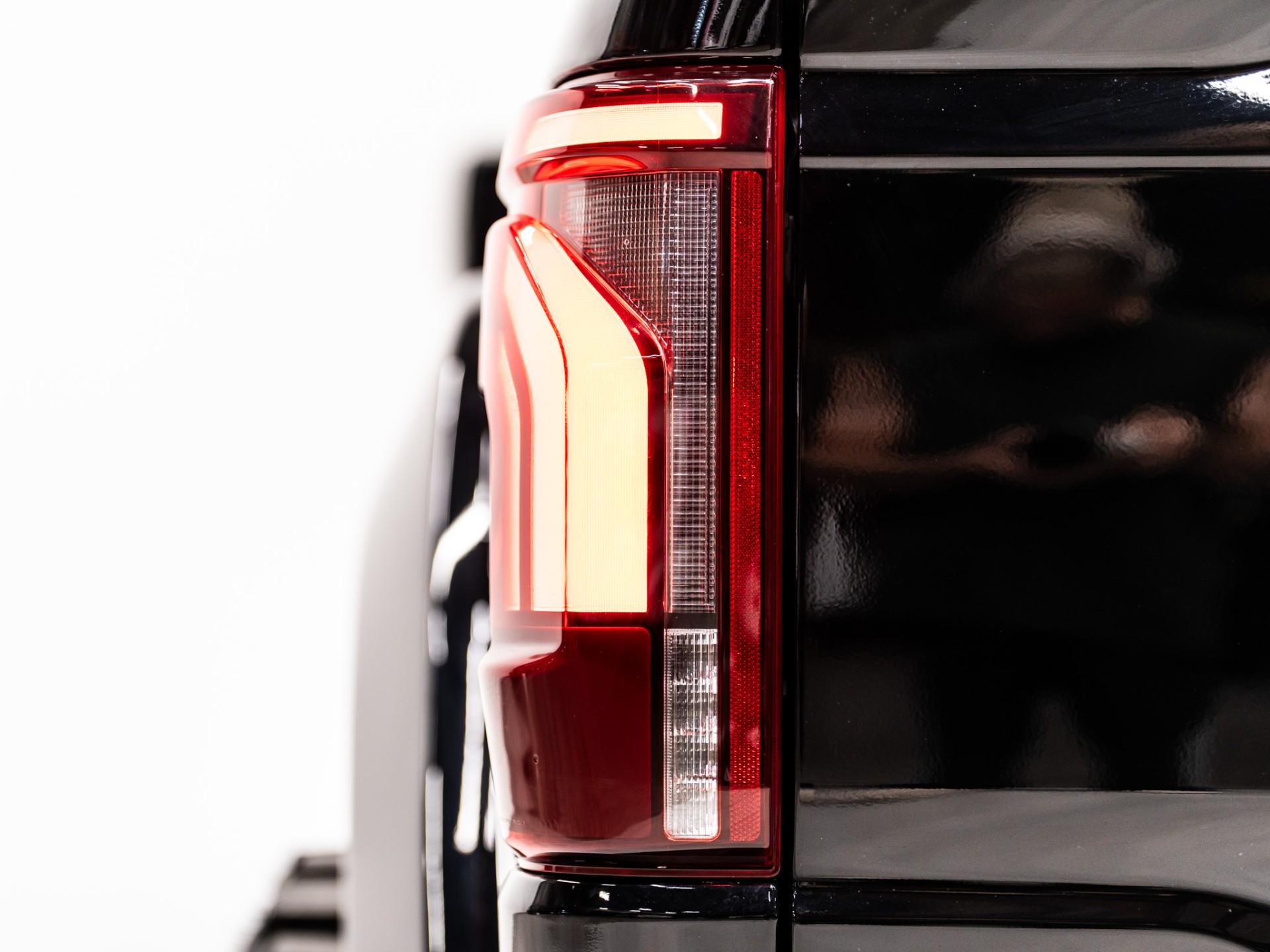 2024 FORD F-150 LARIAT in Agate Black Metallic, photo 11 of 52