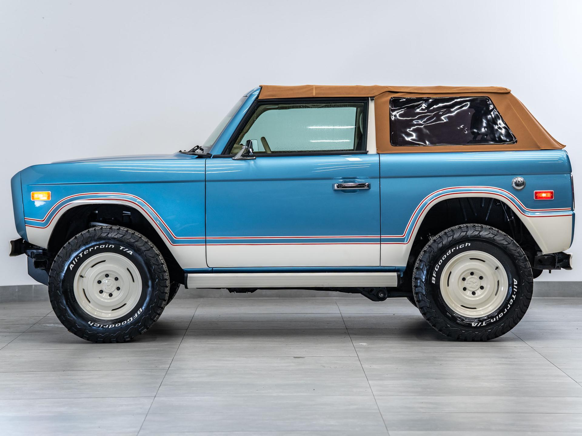 2026 FORD BRONCO in Blue, photo 13 of 36