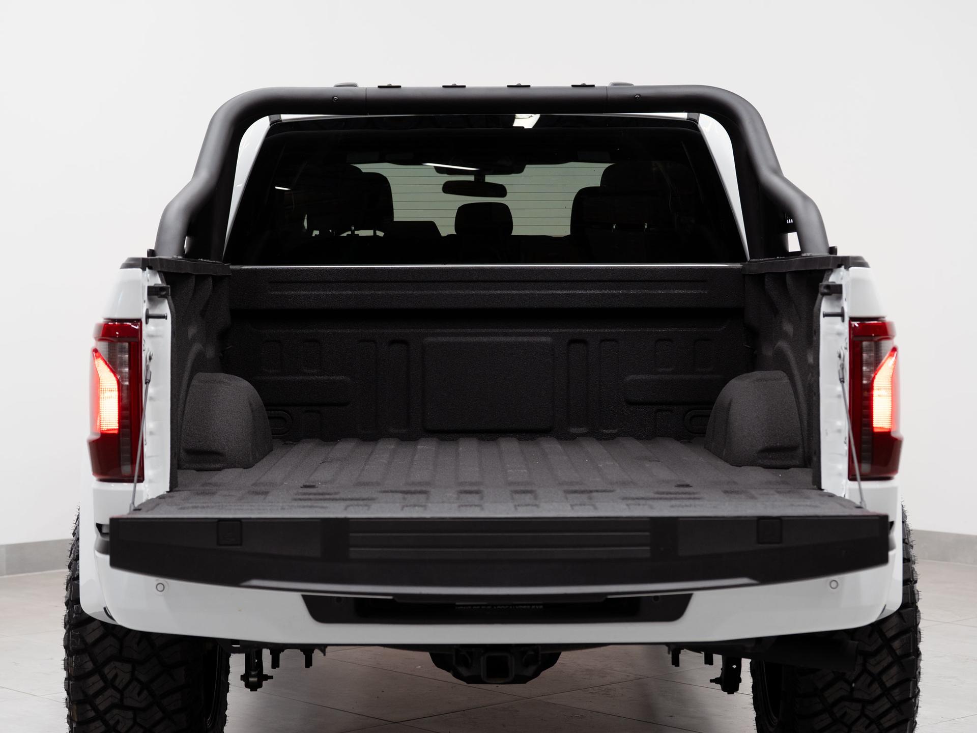 2025 FORD F-150 4X4 LARIAT in Star White Metallic Tri-coat, photo 8 of 17