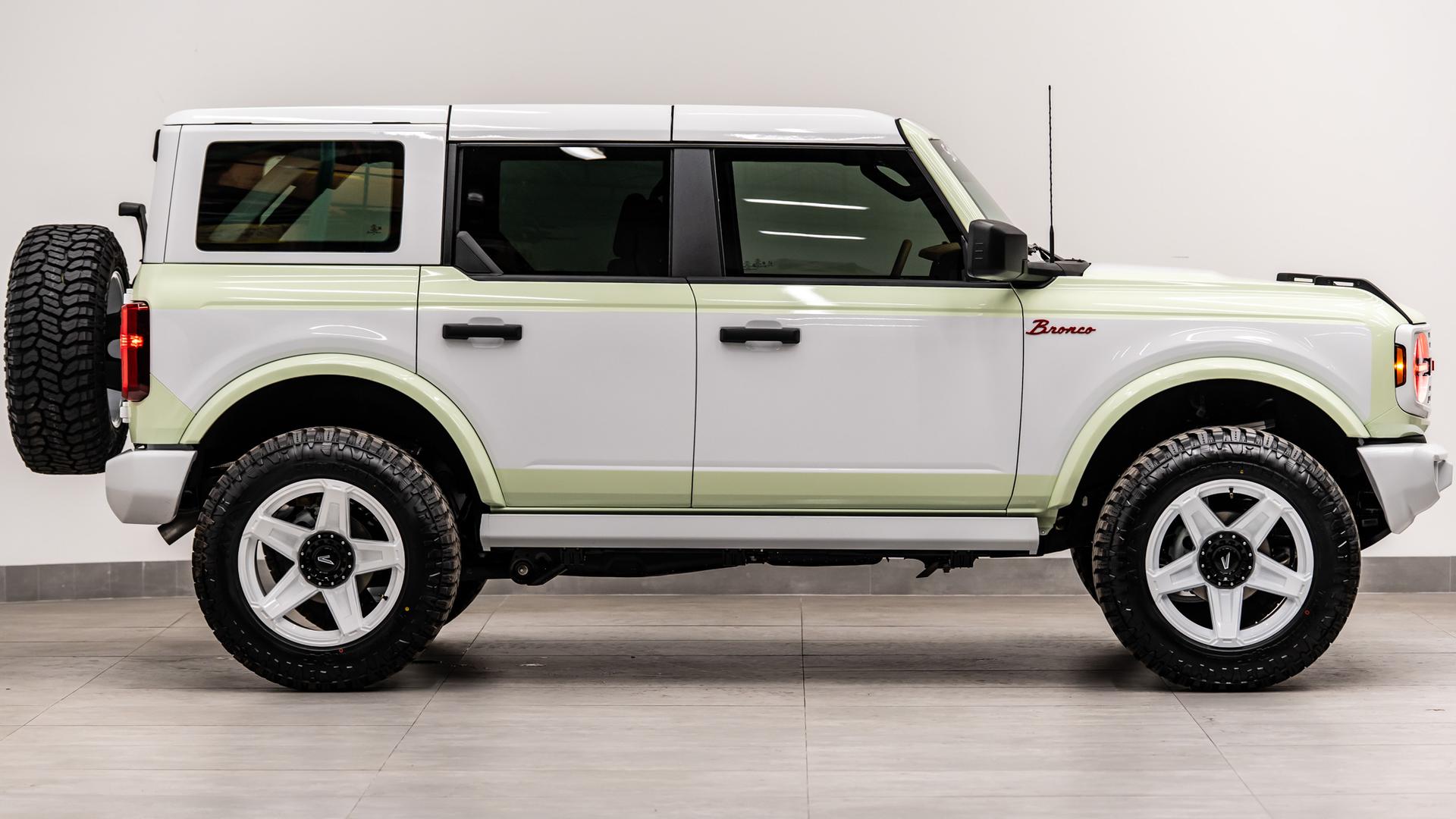 2026 FORD BRONCO 4X4 in Green, photo 11 of 47