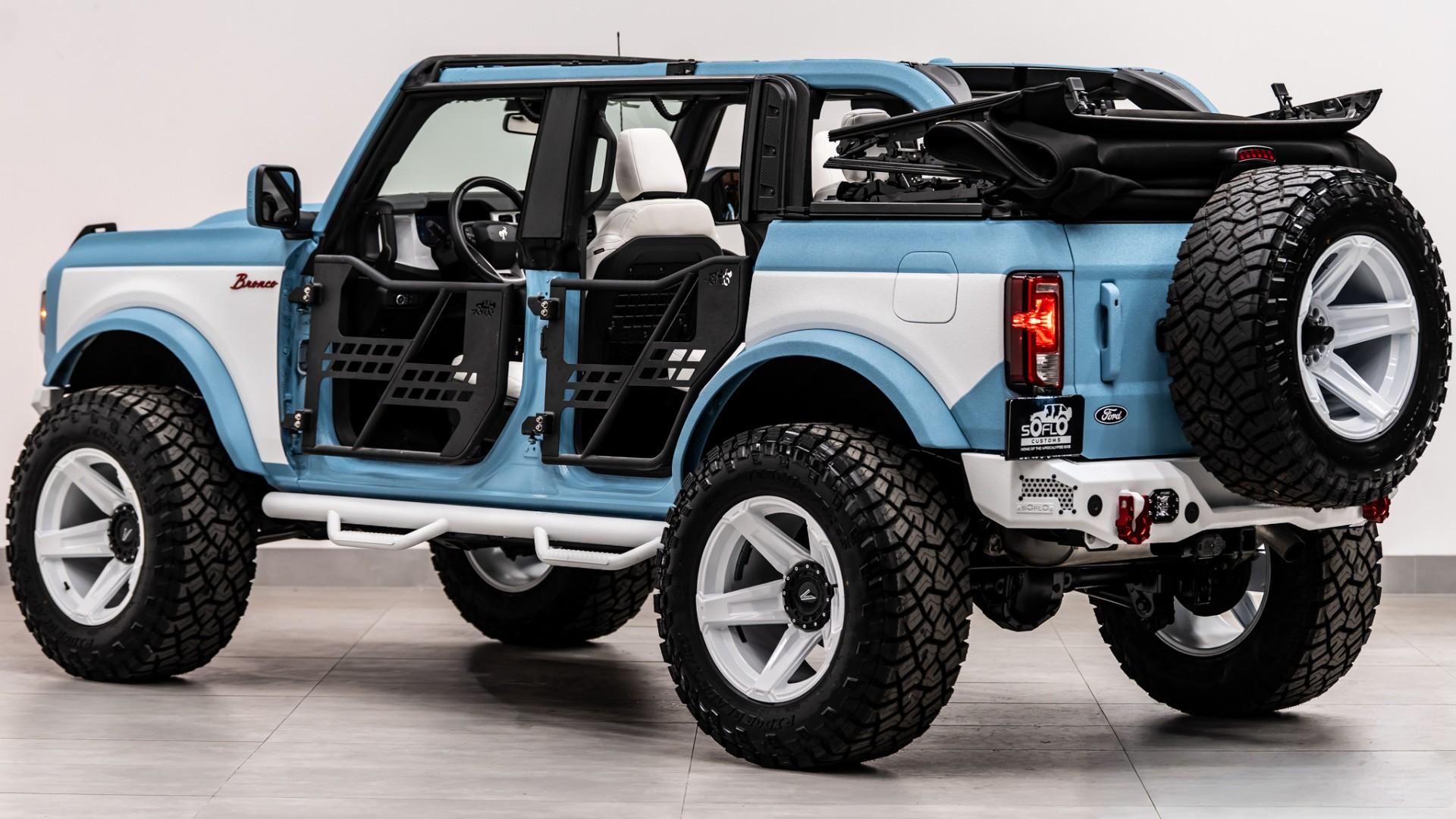2025 FORD BRONCO 4X4 in Baby Blue, photo 25 of 50