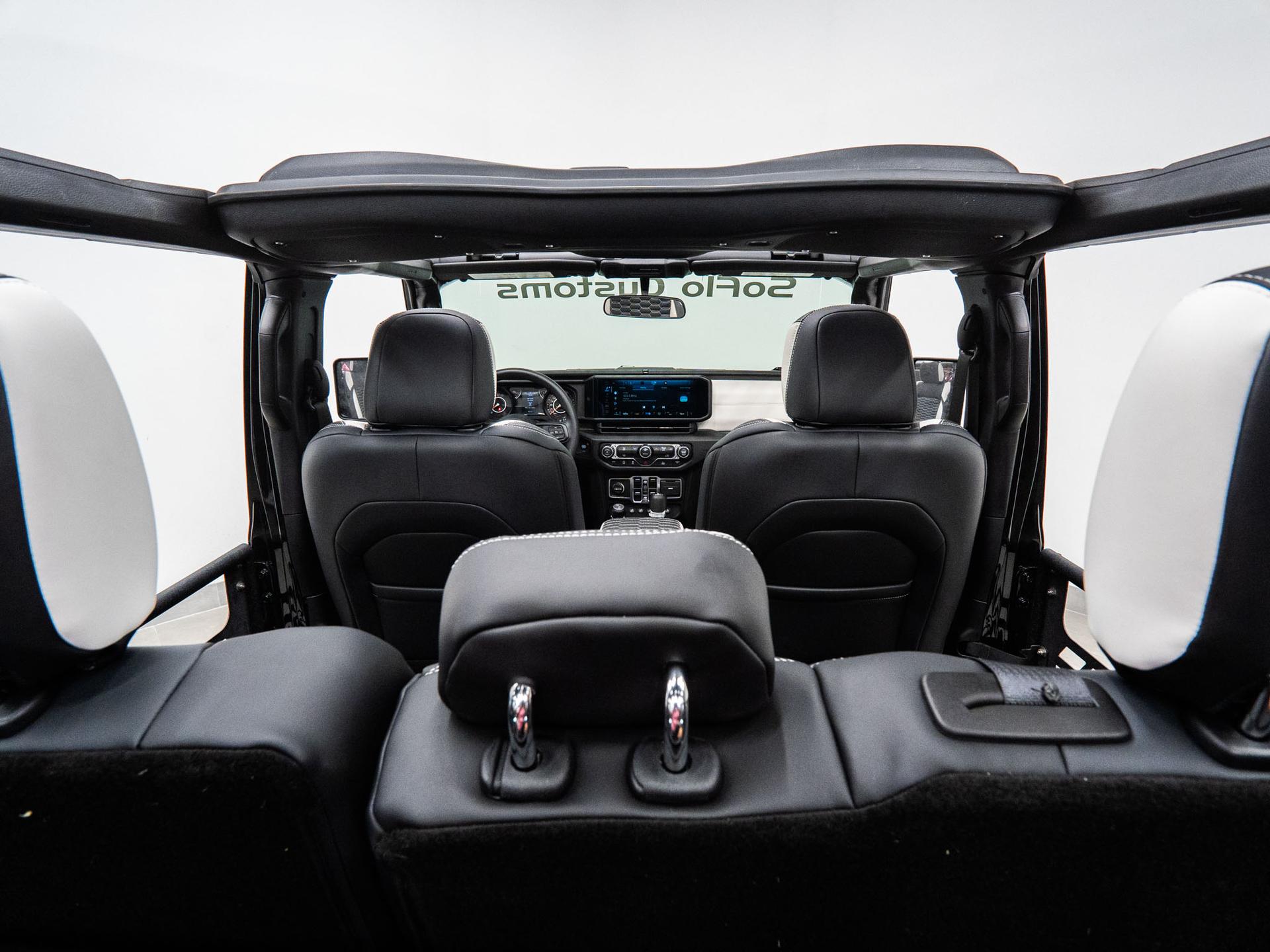 2026 JEEP GLADIATOR 4X4 in Black Clearcoat, photo 33 of 57