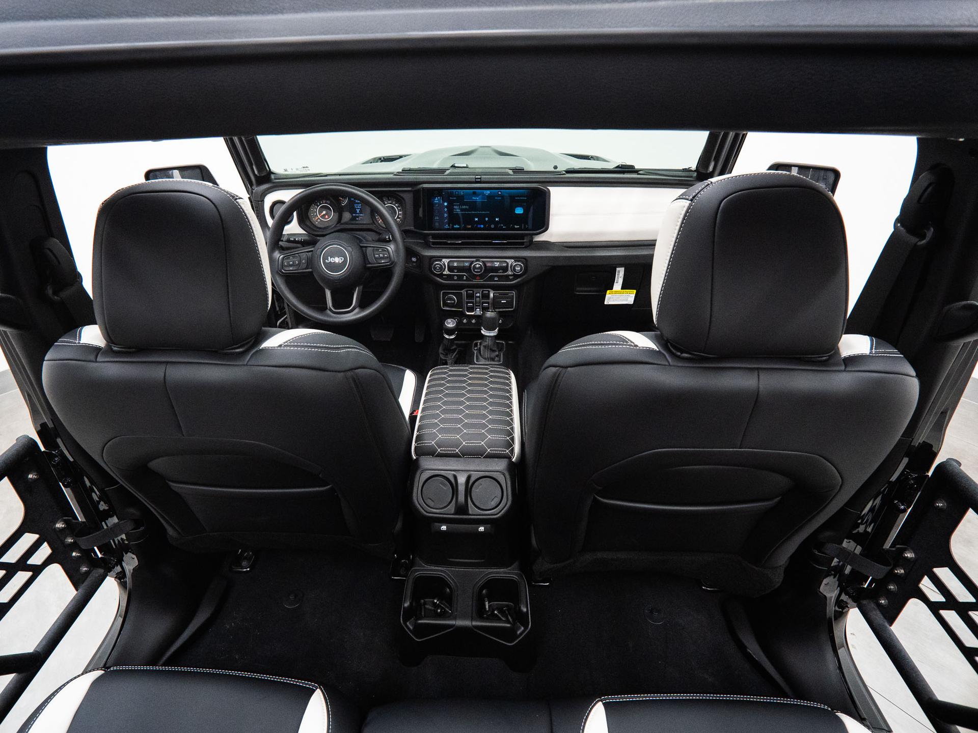 2026 JEEP GLADIATOR 4X4 in Black Clearcoat, photo 32 of 57
