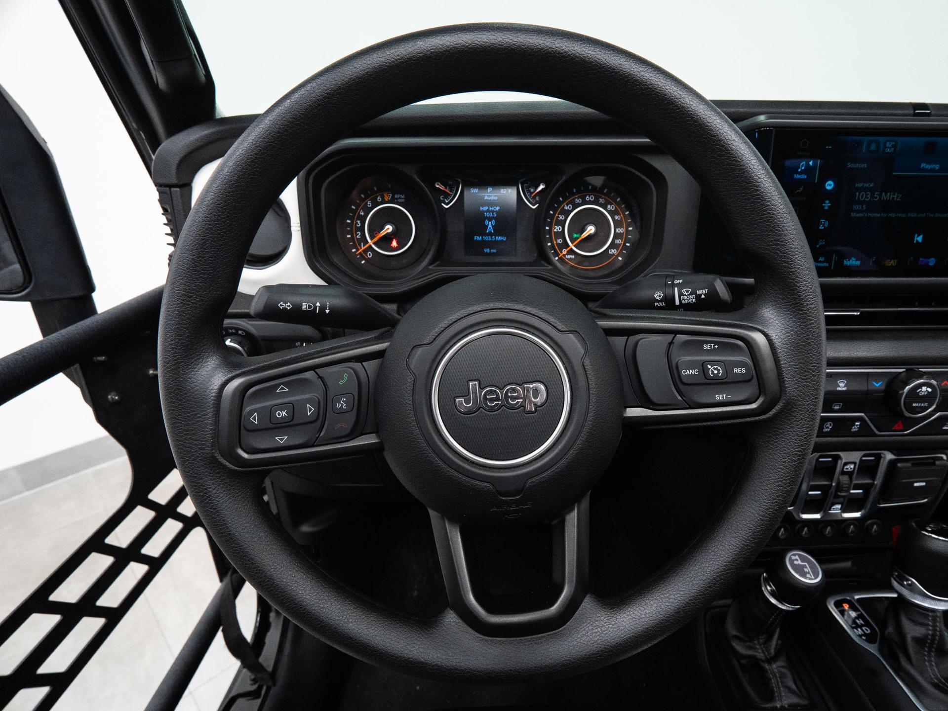 2026 JEEP GLADIATOR 4X4 in Black Clearcoat, photo 37 of 57