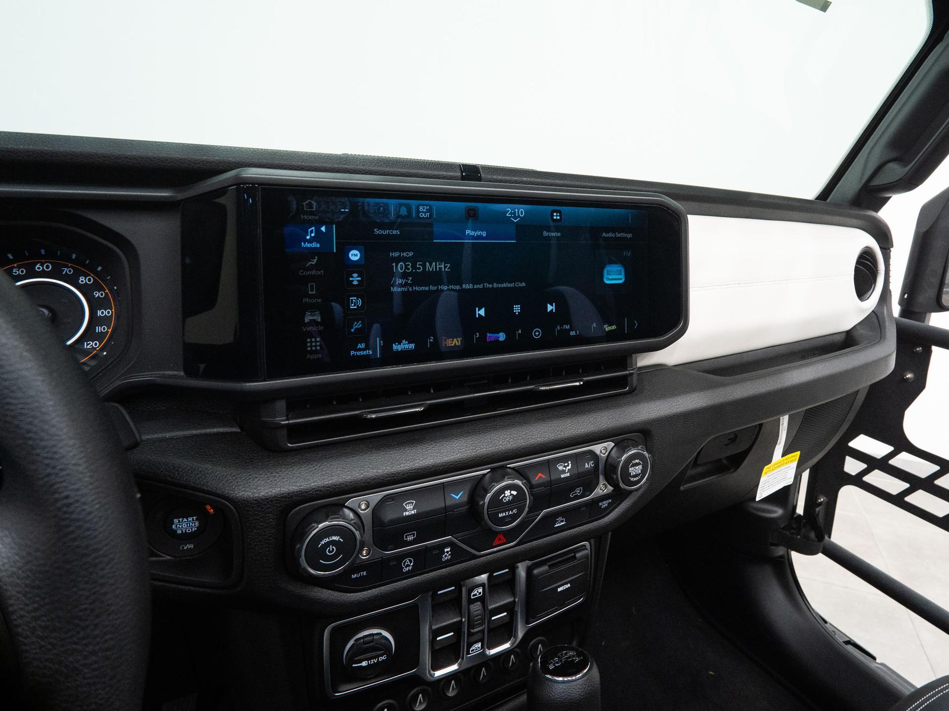 2026 JEEP GLADIATOR 4X4 in Black Clearcoat, photo 46 of 57