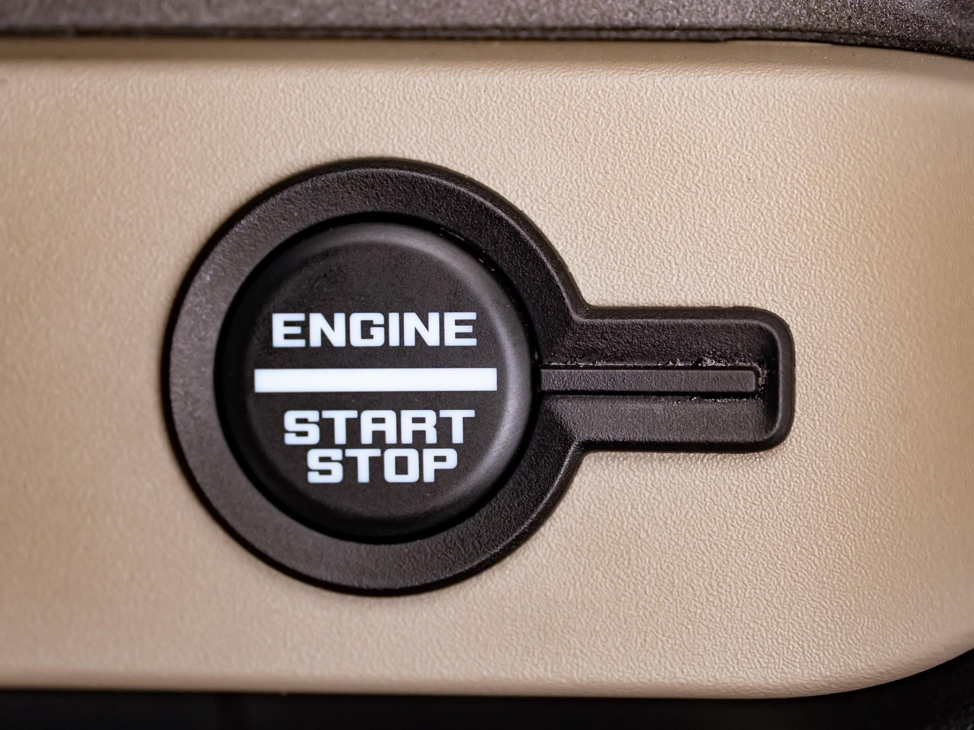 2025 FORD BRONCO 4X4 in Marsh Gray, photo 19 of 58