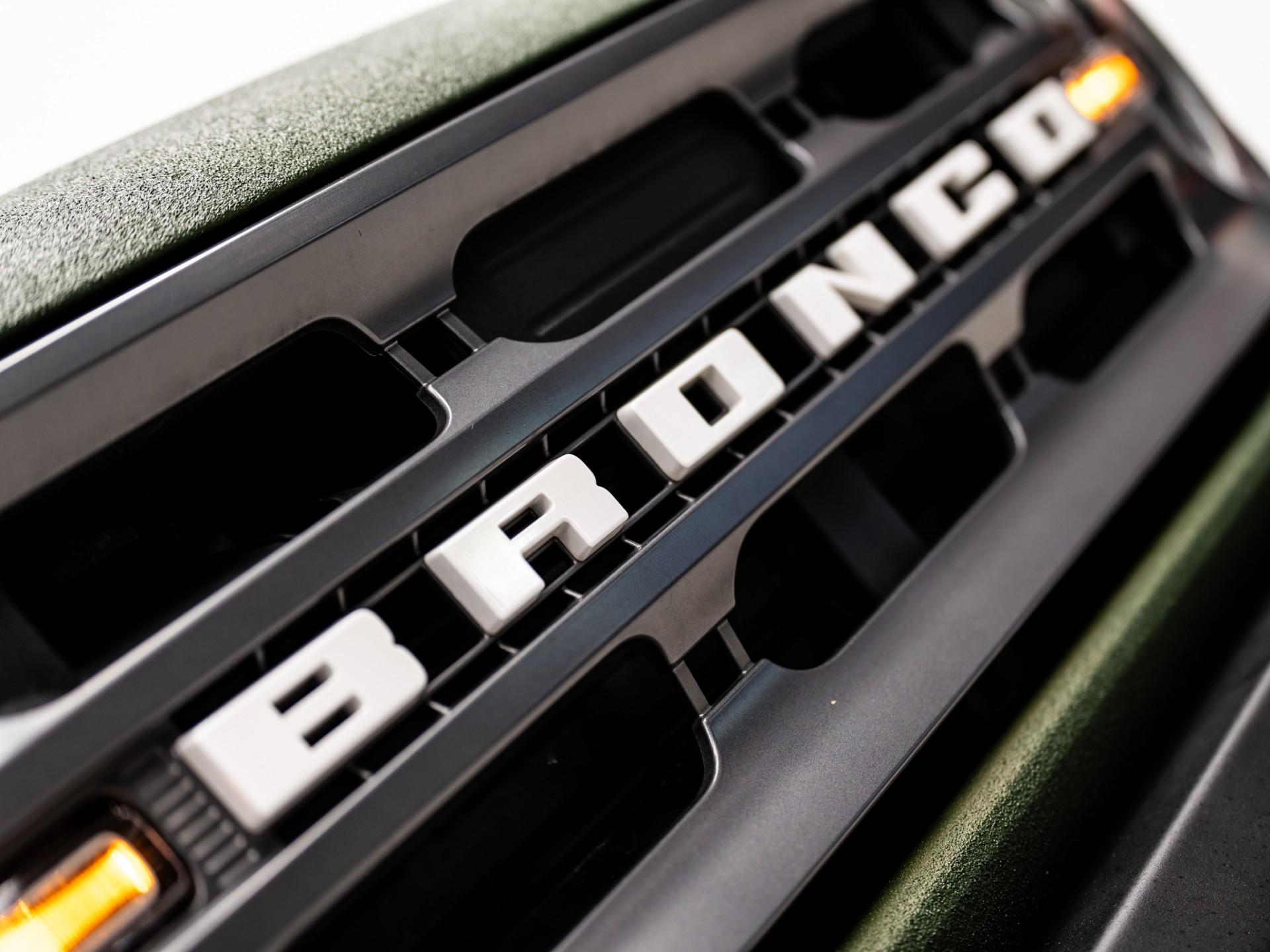 2024 FORD BRONCO 4X4 in Green, photo 31 of 53