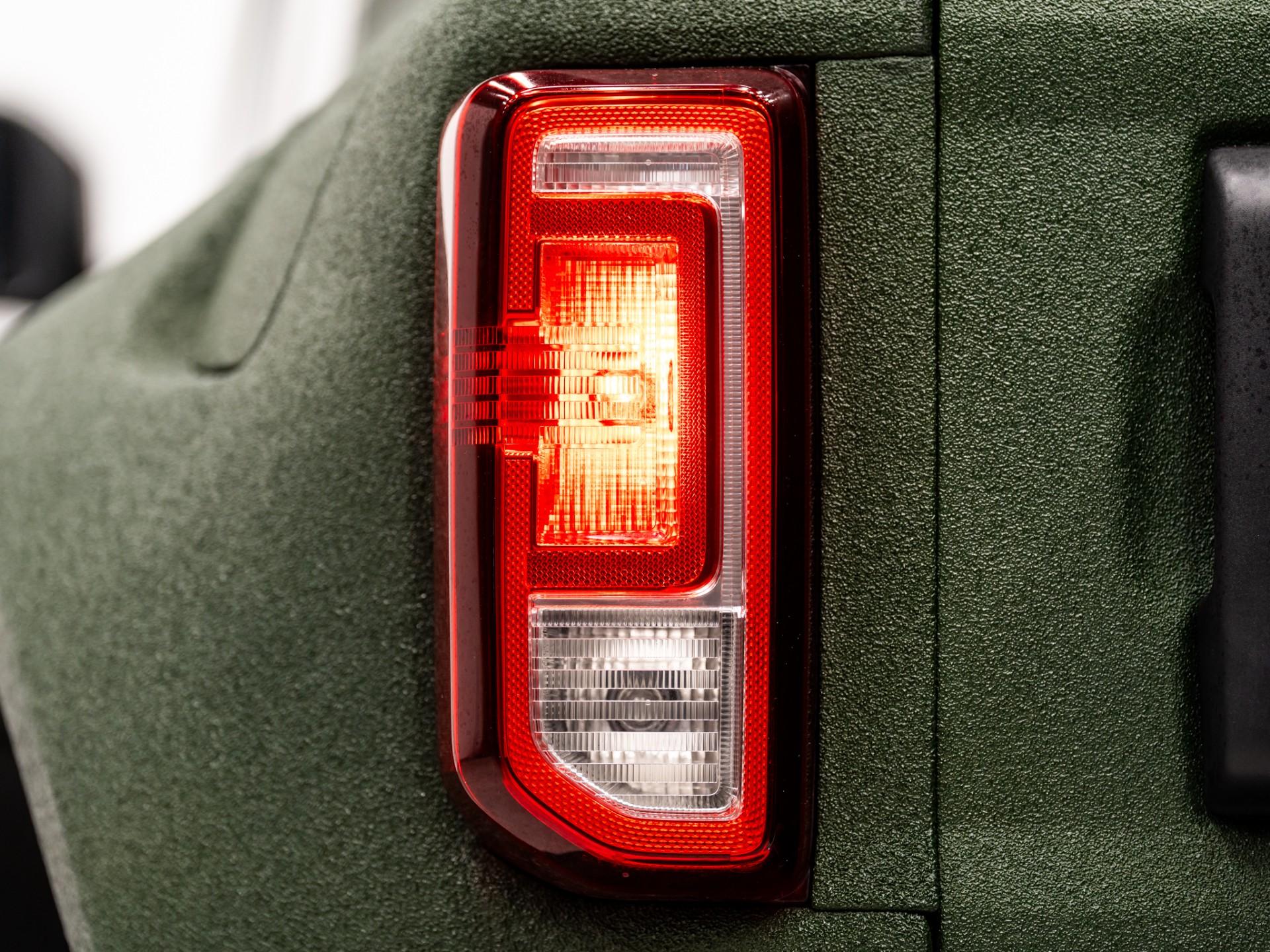 2024 FORD BRONCO 4X4 in Green, photo 37 of 53