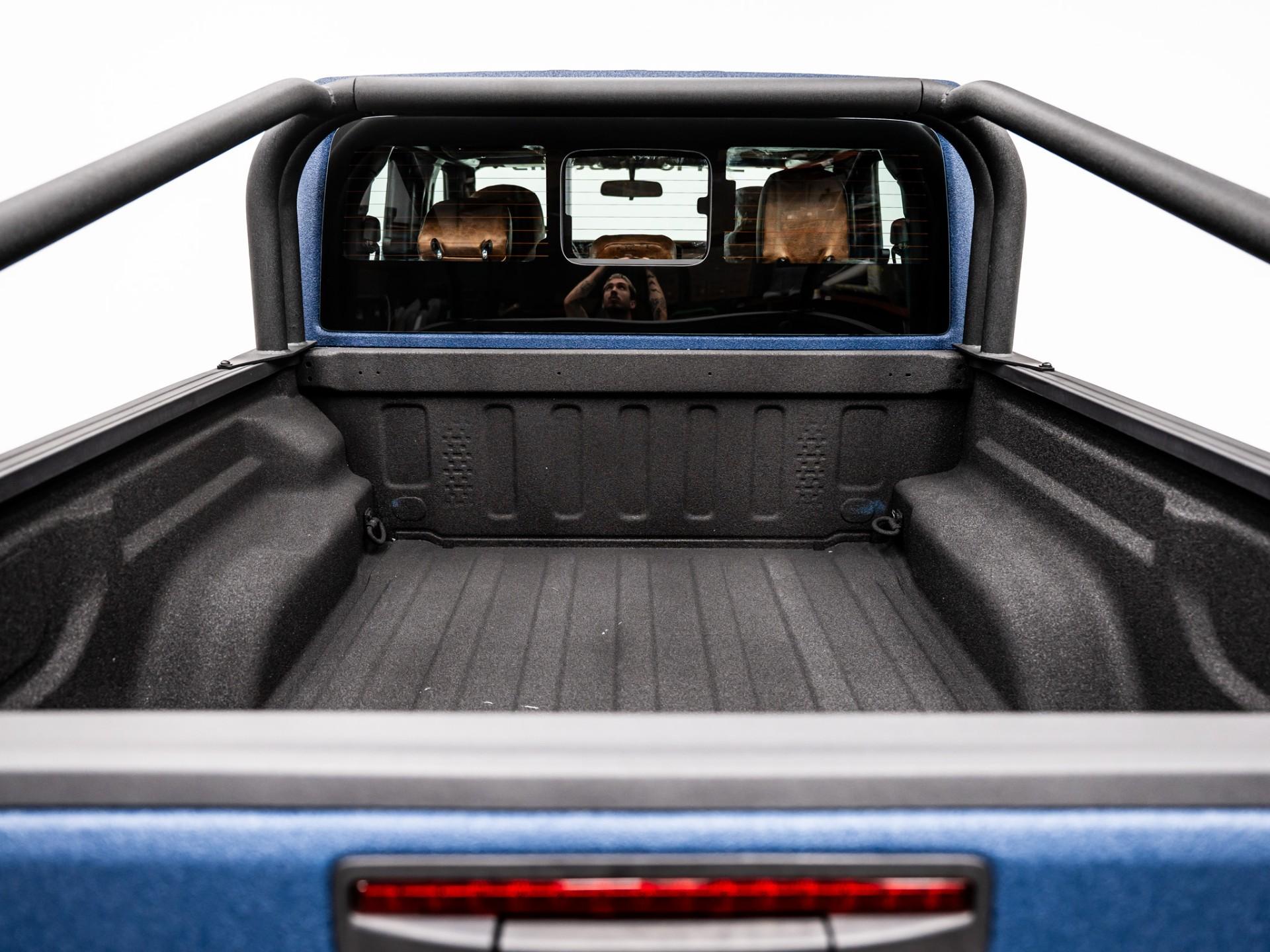2026 JEEP GLADIATOR 4X4 in Navy, photo 13 of 50