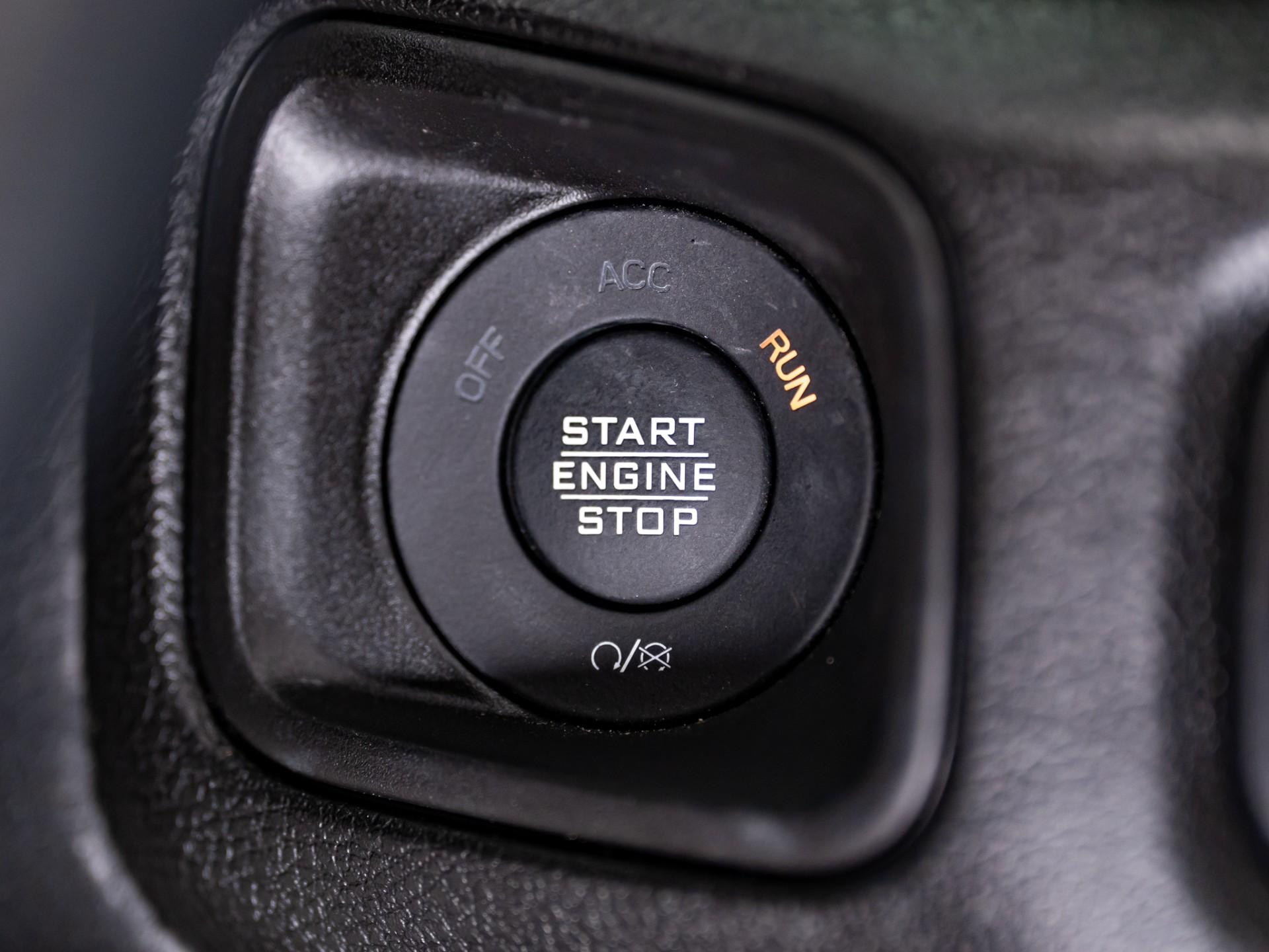 2026 JEEP WRANGLER 4X4 in tan, photo 44 of 54