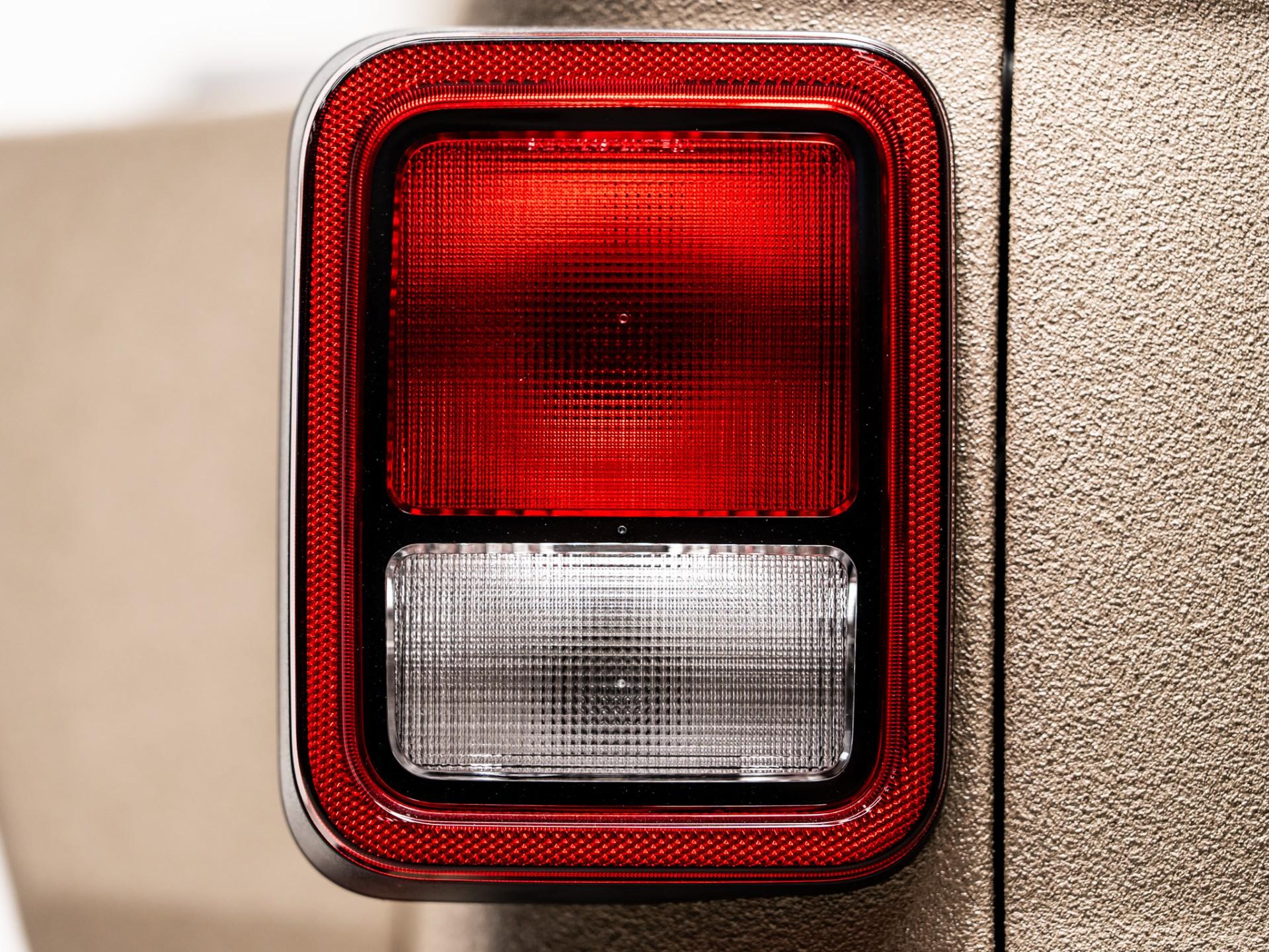 2026 JEEP GLADIATOR 4X4 in Tan, photo 15 of 60
