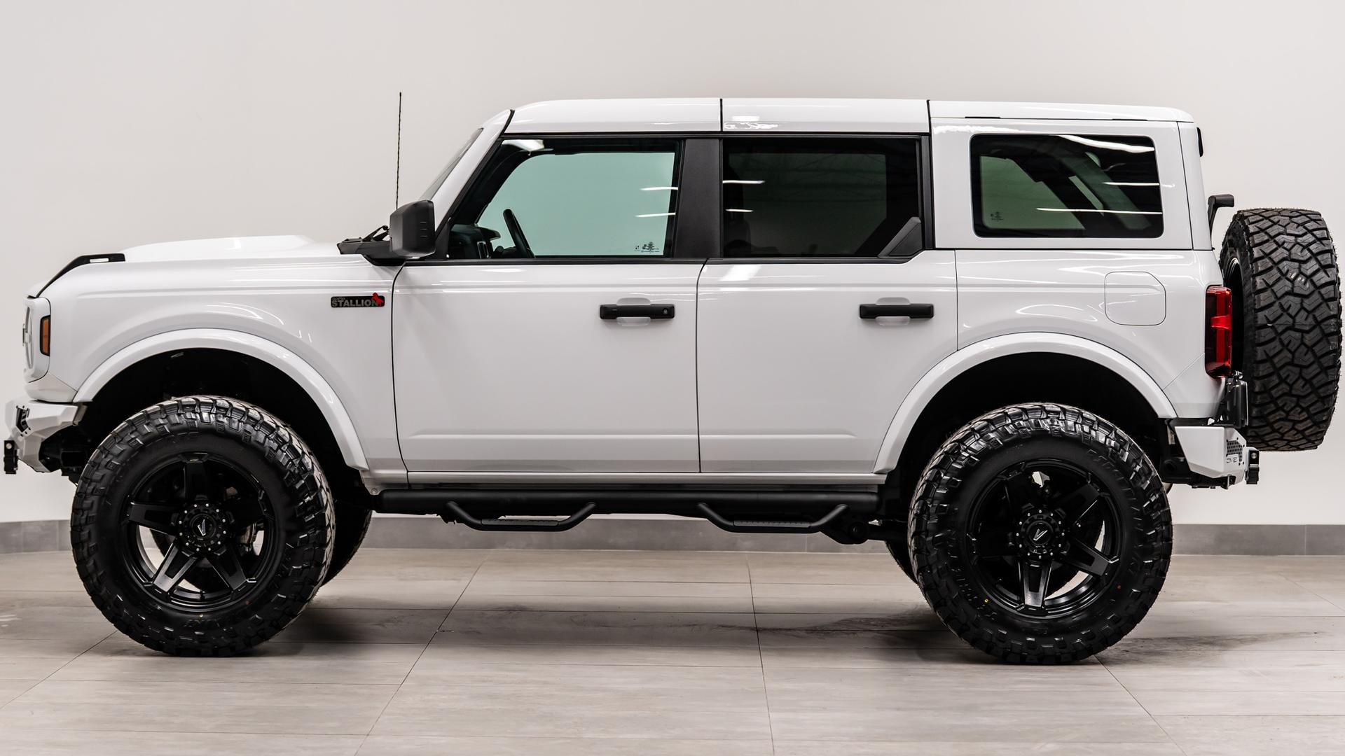 2025 FORD BRONCO 4X4 in Oxford White, photo 14 of 46