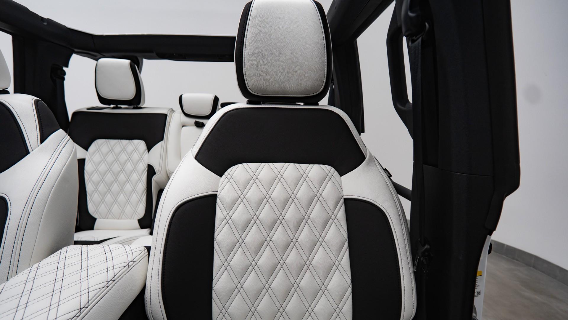 2025 FORD BRONCO 4X4 in Oxford White, photo 35 of 46