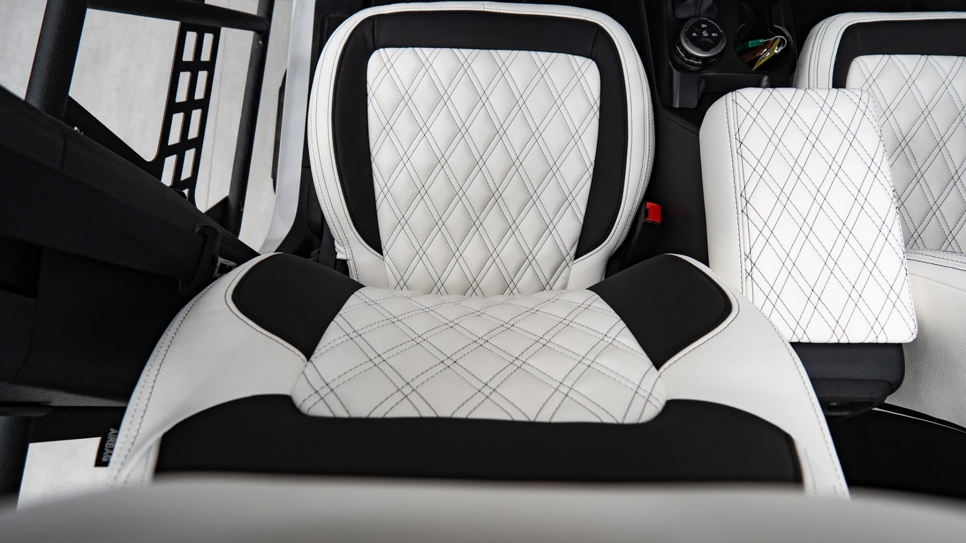 2025 FORD BRONCO 4X4 in Oxford White, photo 36 of 46