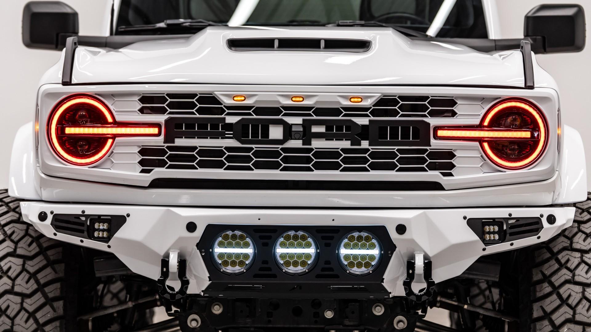 2025 FORD BRONCO 4X4 in Oxford White, photo 16 of 46