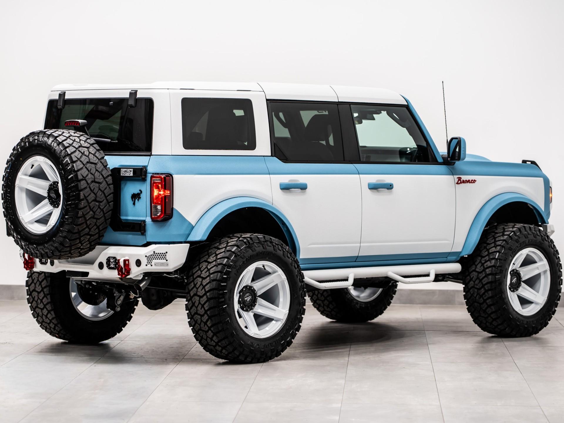 2025 FORD BRONCO 4X4 in Baby Blue, photo 10 of 49