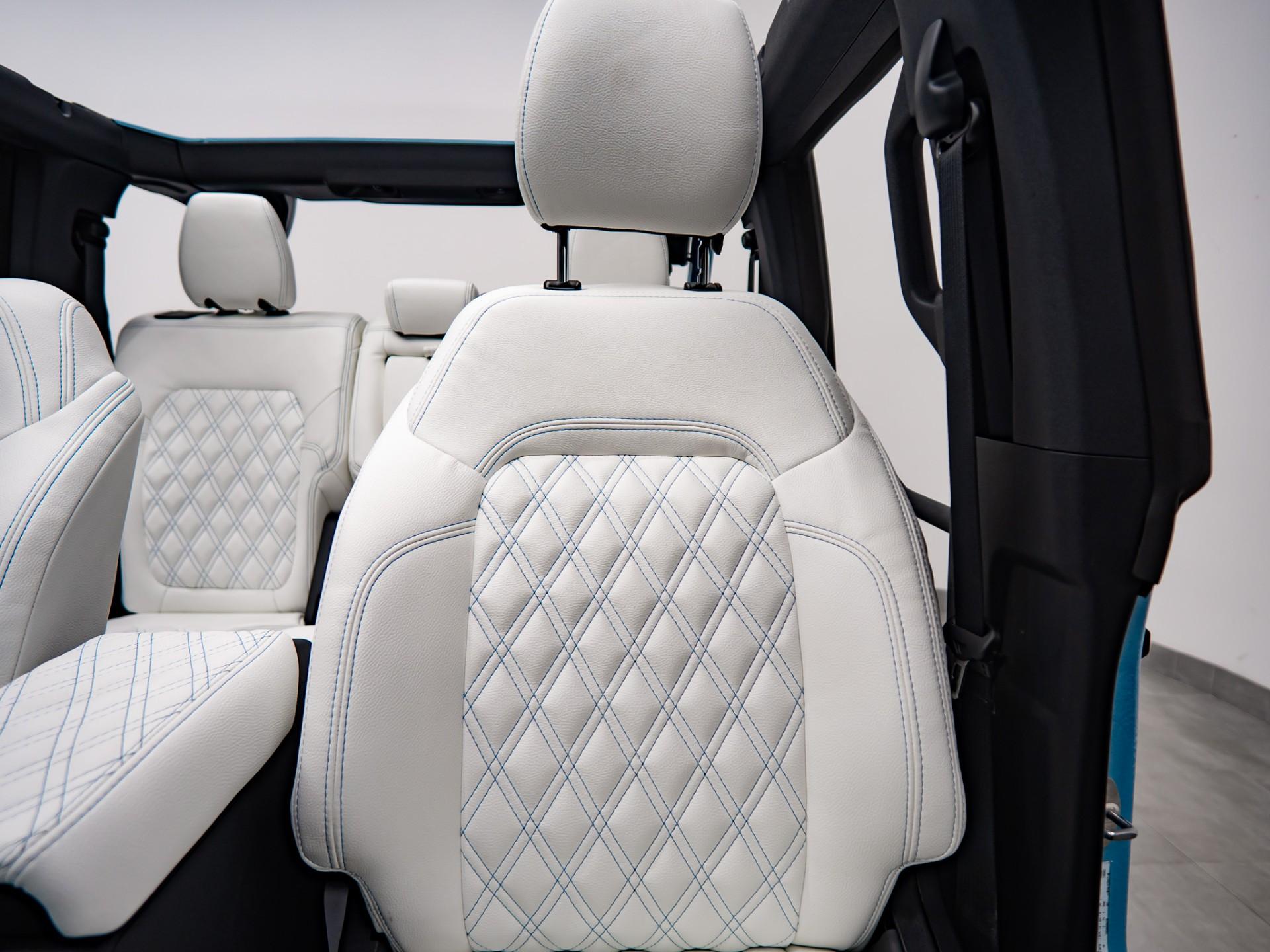 2025 FORD BRONCO 4X4 in Baby Blue, photo 32 of 49