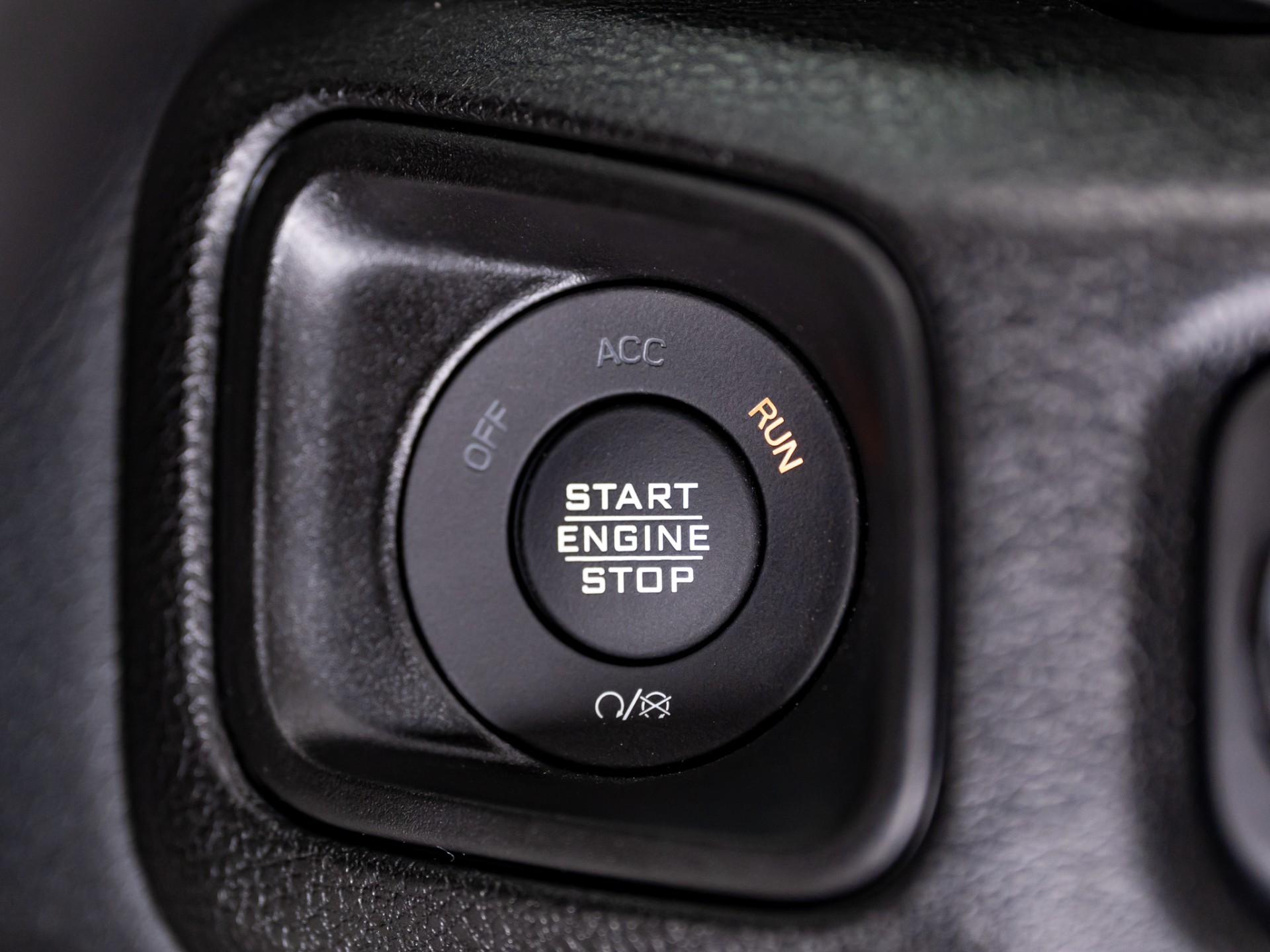 2026 JEEP WRANGLER 4X4 in Firecracker Red Clearcoat, photo 13 of 59