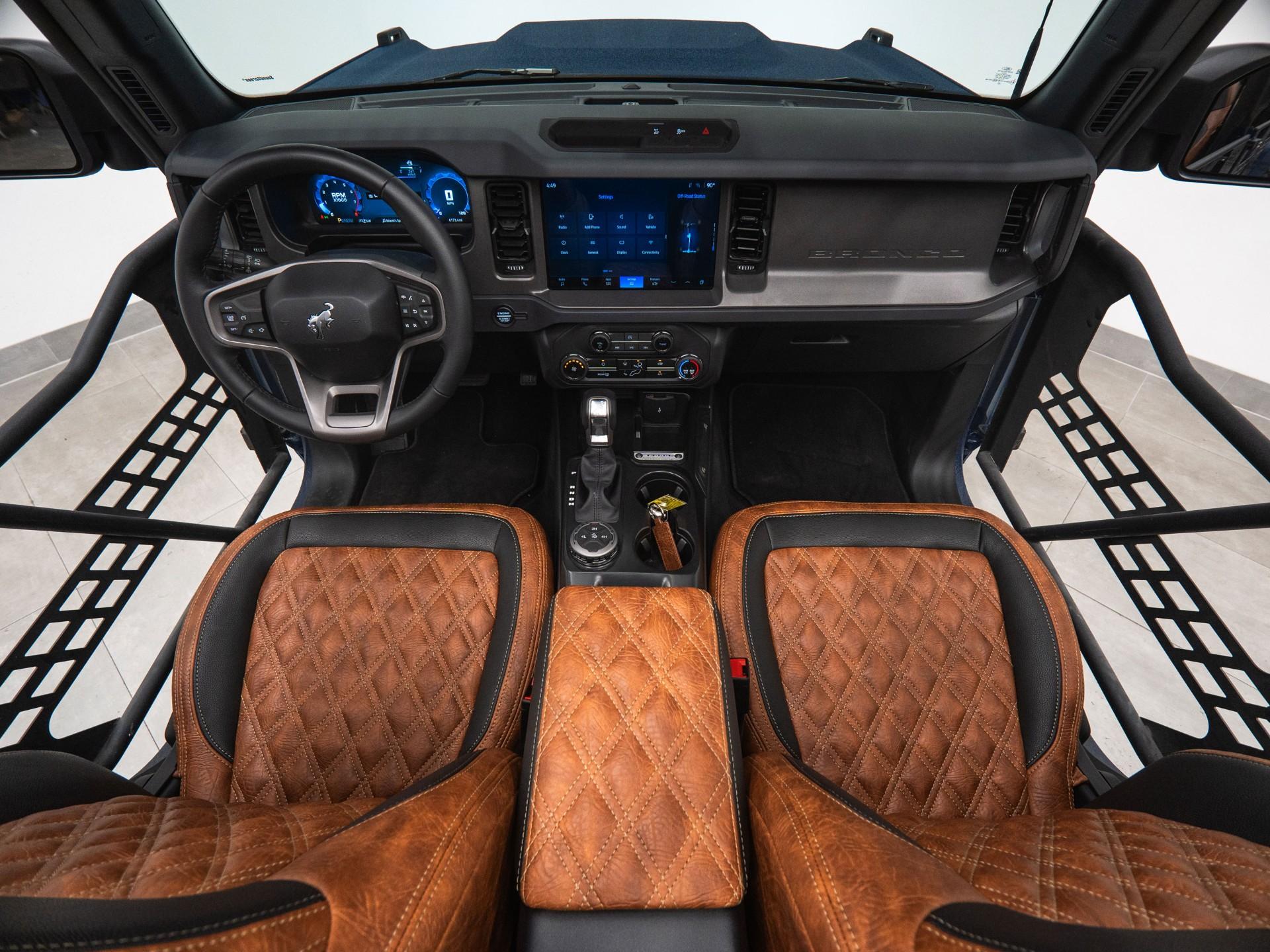 2025 FORD BRONCO 4X4 in Navy, photo 3 of 60