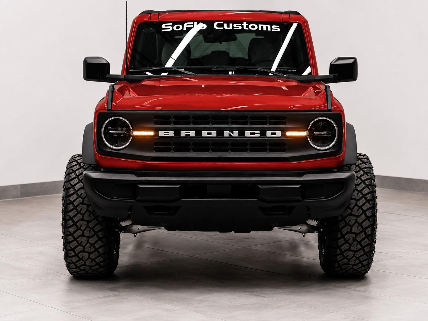 2024 FORD BRONCO 4X4 in Hot Pepper Red Metallic Tinted Clearcoat, photo 2 of 20