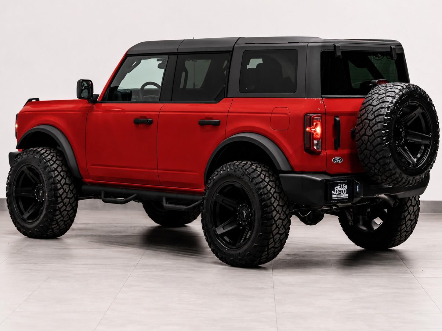 2024 FORD BRONCO 4X4 in Hot Pepper Red Metallic Tinted Clearcoat, photo 10 of 20