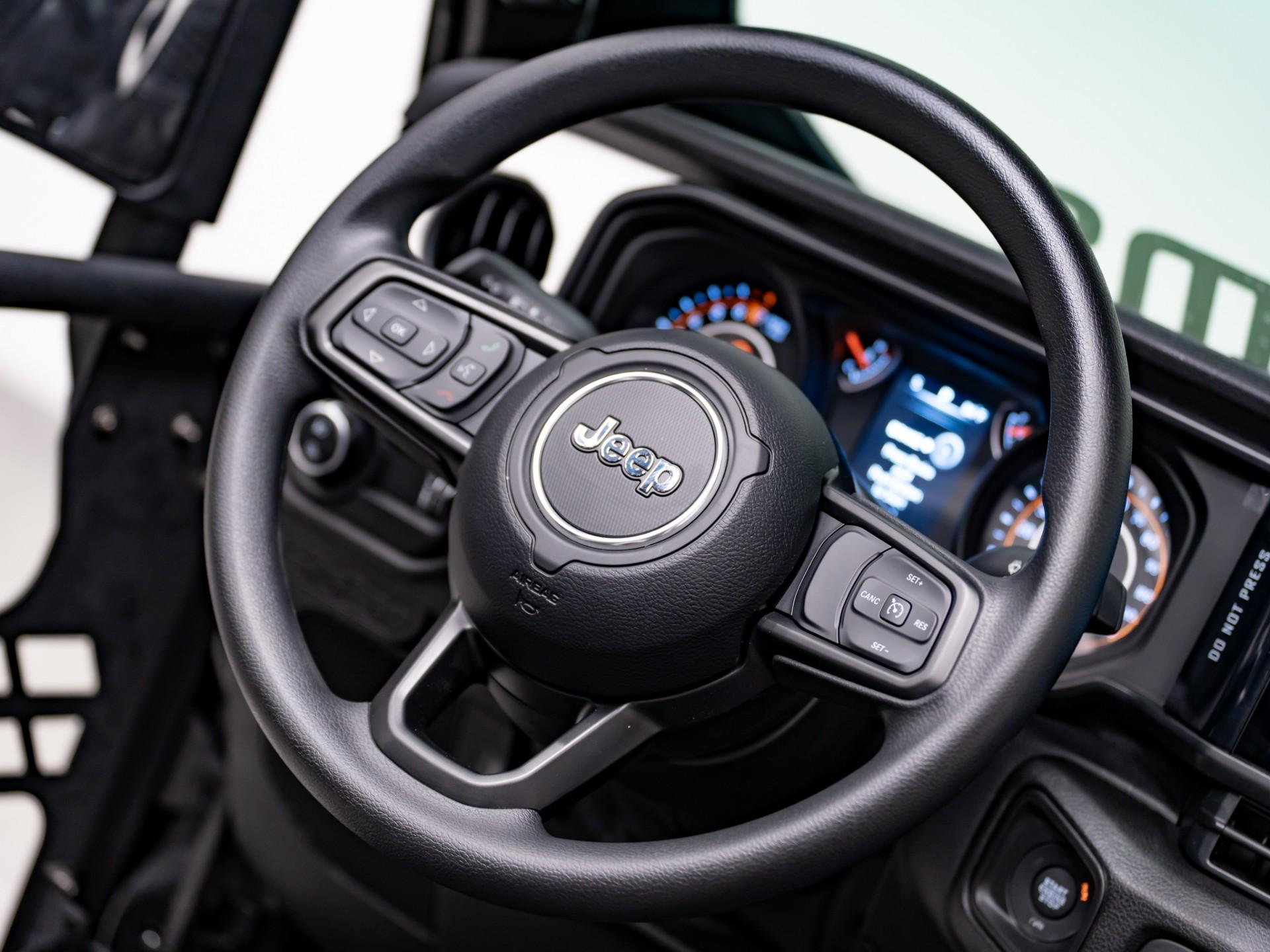 2026 JEEP GLADIATOR 4X4 in Black, photo 47 of 60